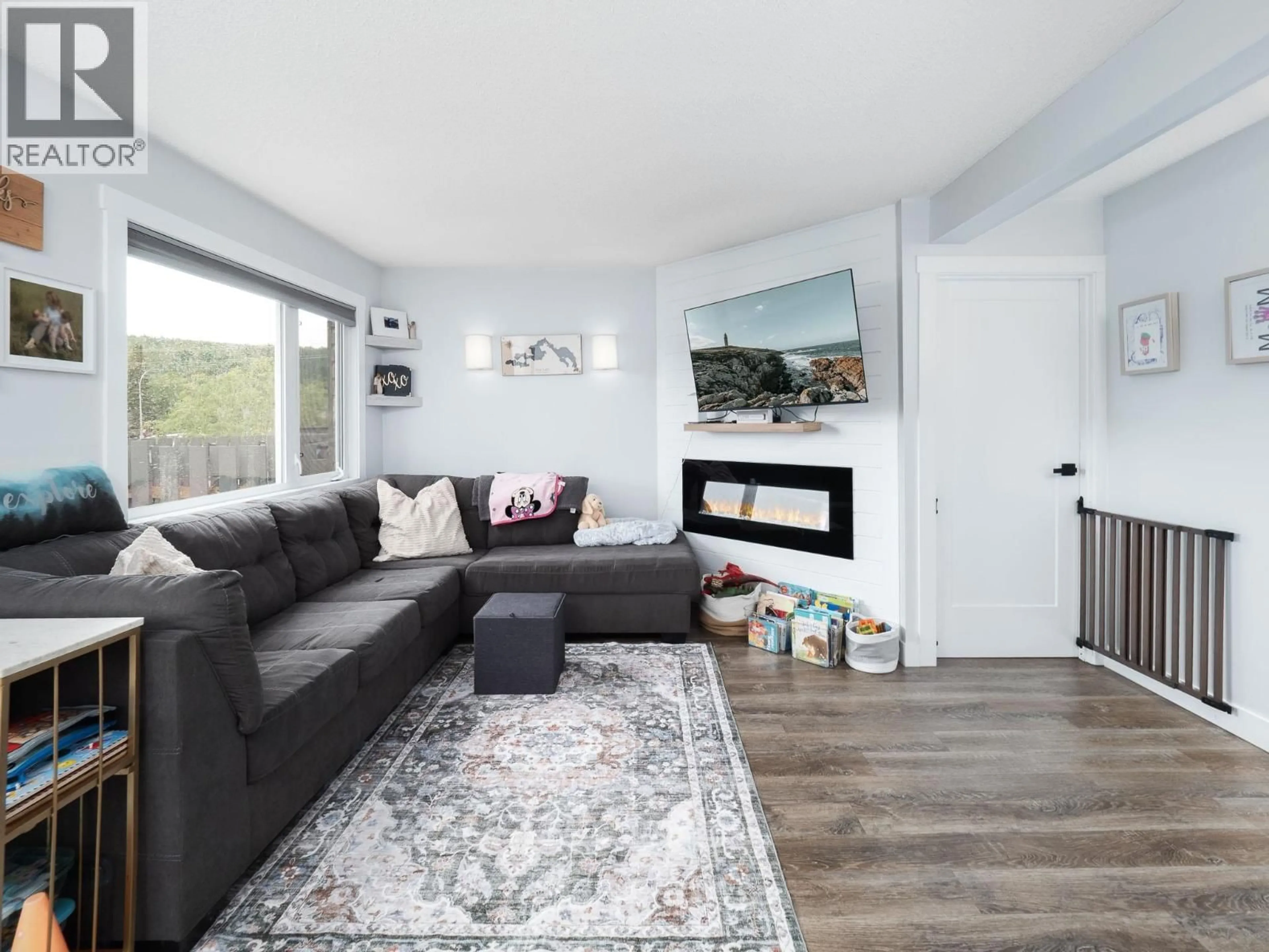Living room with furniture, wood/laminate floor for 309 - 2550 OSPIKA BOULEVARD, Prince George British Columbia V2N3T2