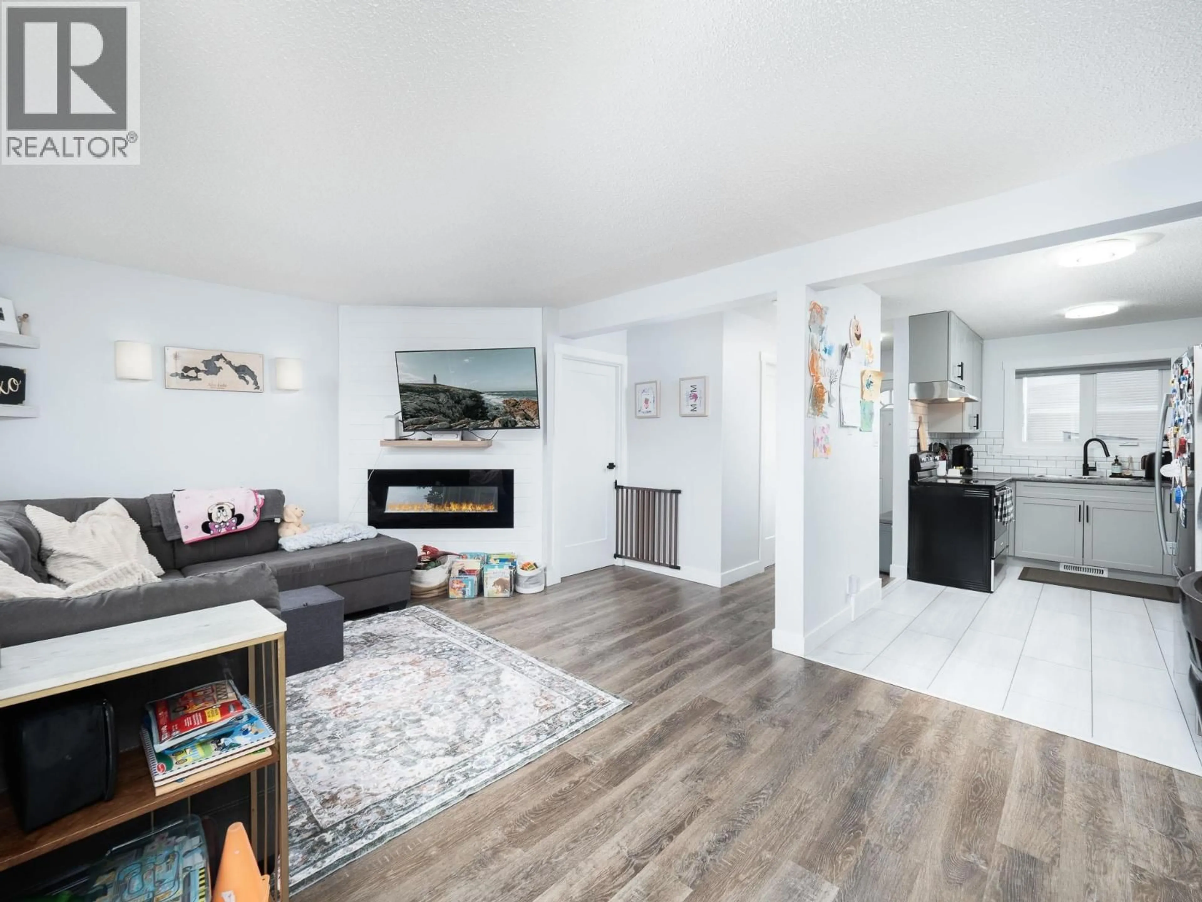 Living room with furniture, wood/laminate floor for 309 - 2550 OSPIKA BOULEVARD, Prince George British Columbia V2N3T2