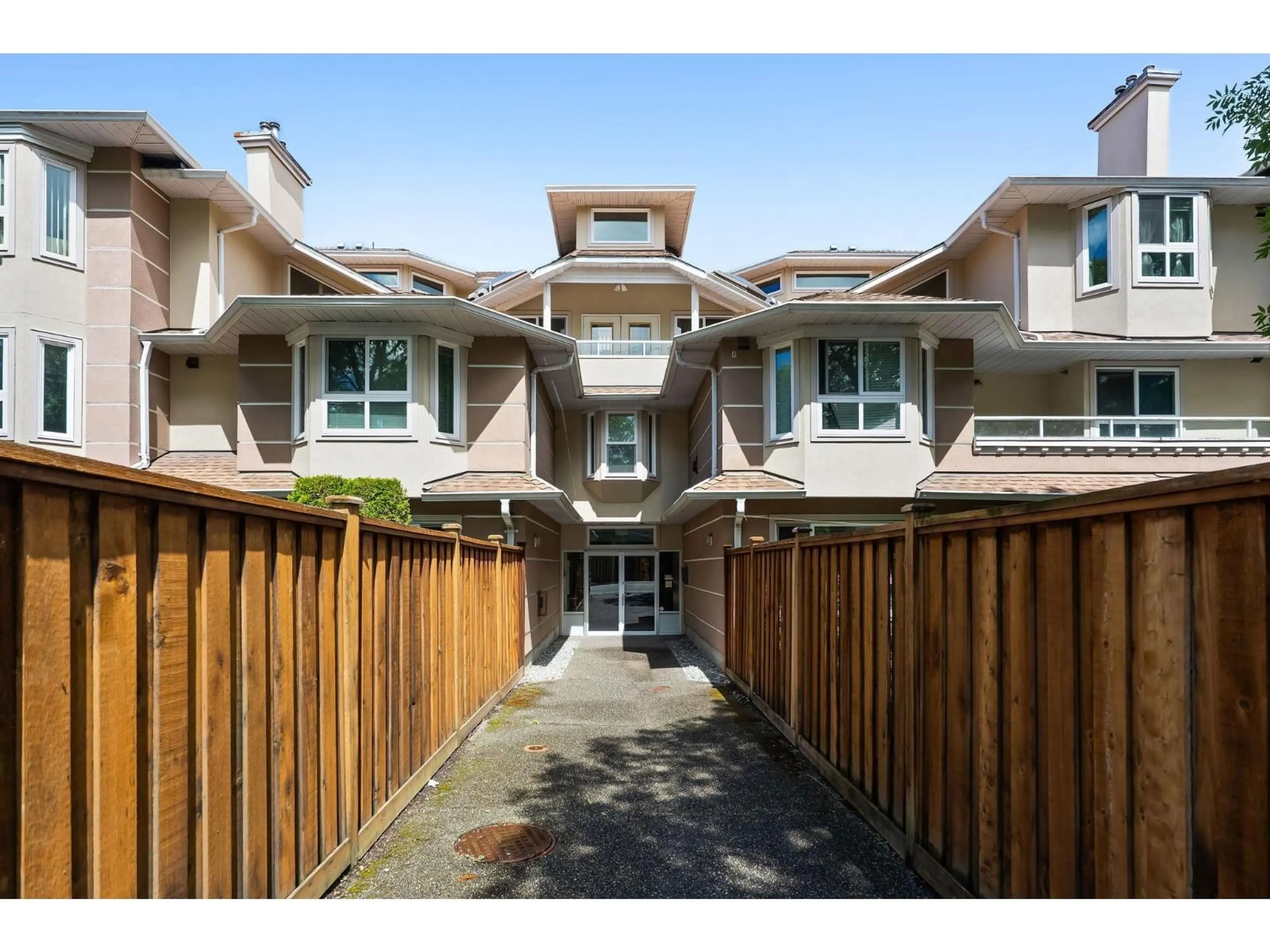 Unknown for 302 - 19721 64 AVENUE, Langley British Columbia V2Y1L1