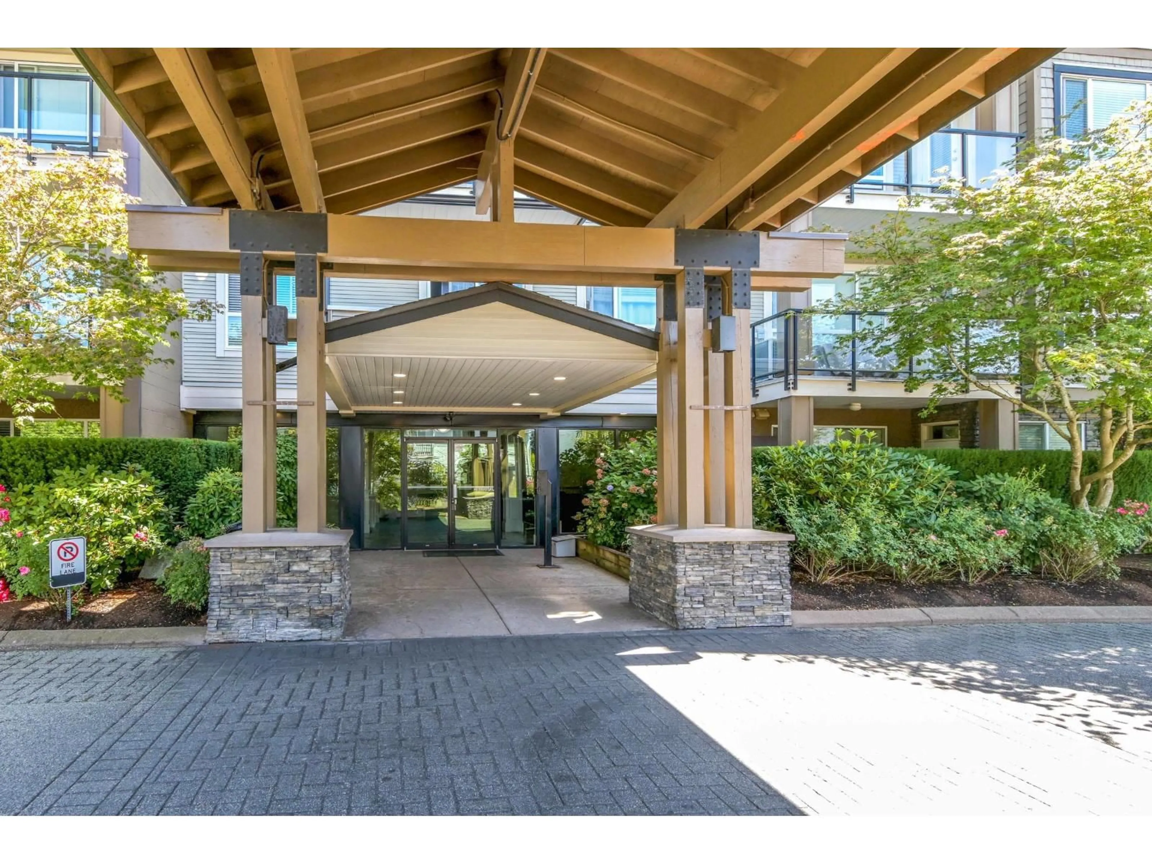 Indoor foyer for 110 - 32729 GARIBALDI DRIVE, Abbotsford British Columbia V2T0A6