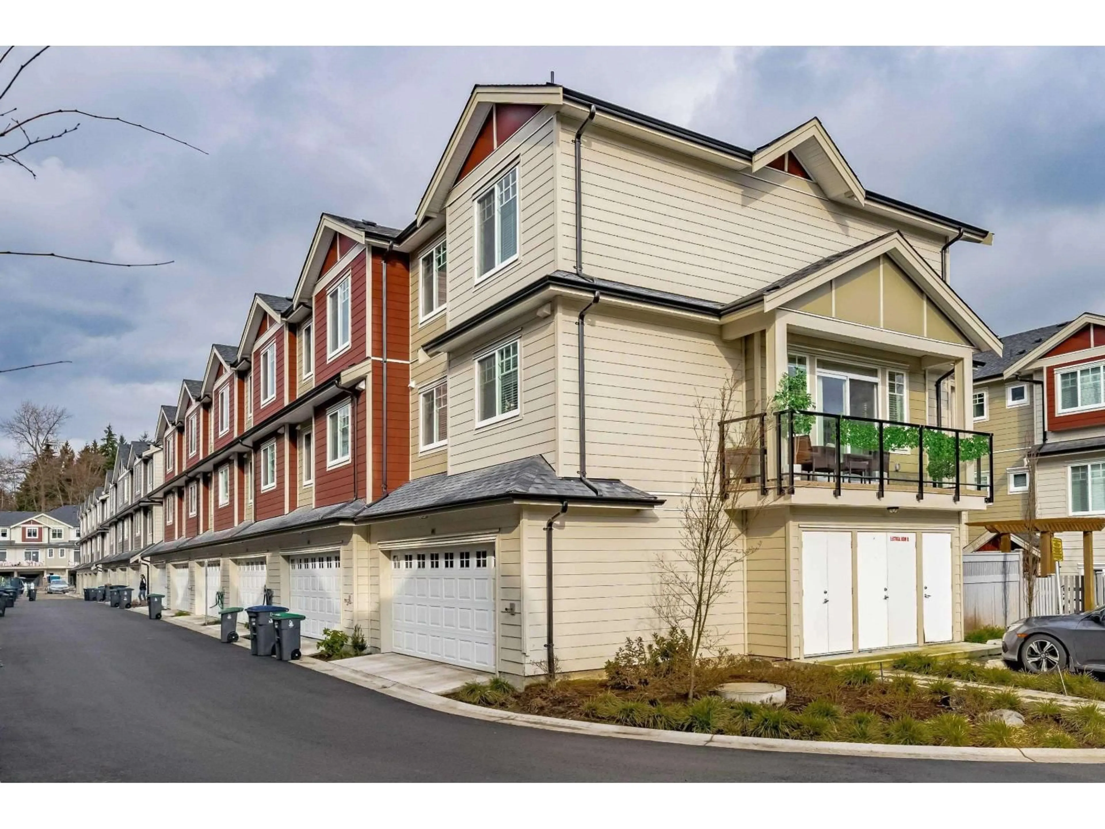 Home with vinyl exterior material, street for 41 - 13898 64 AVENUE, Surrey British Columbia V3W1L6