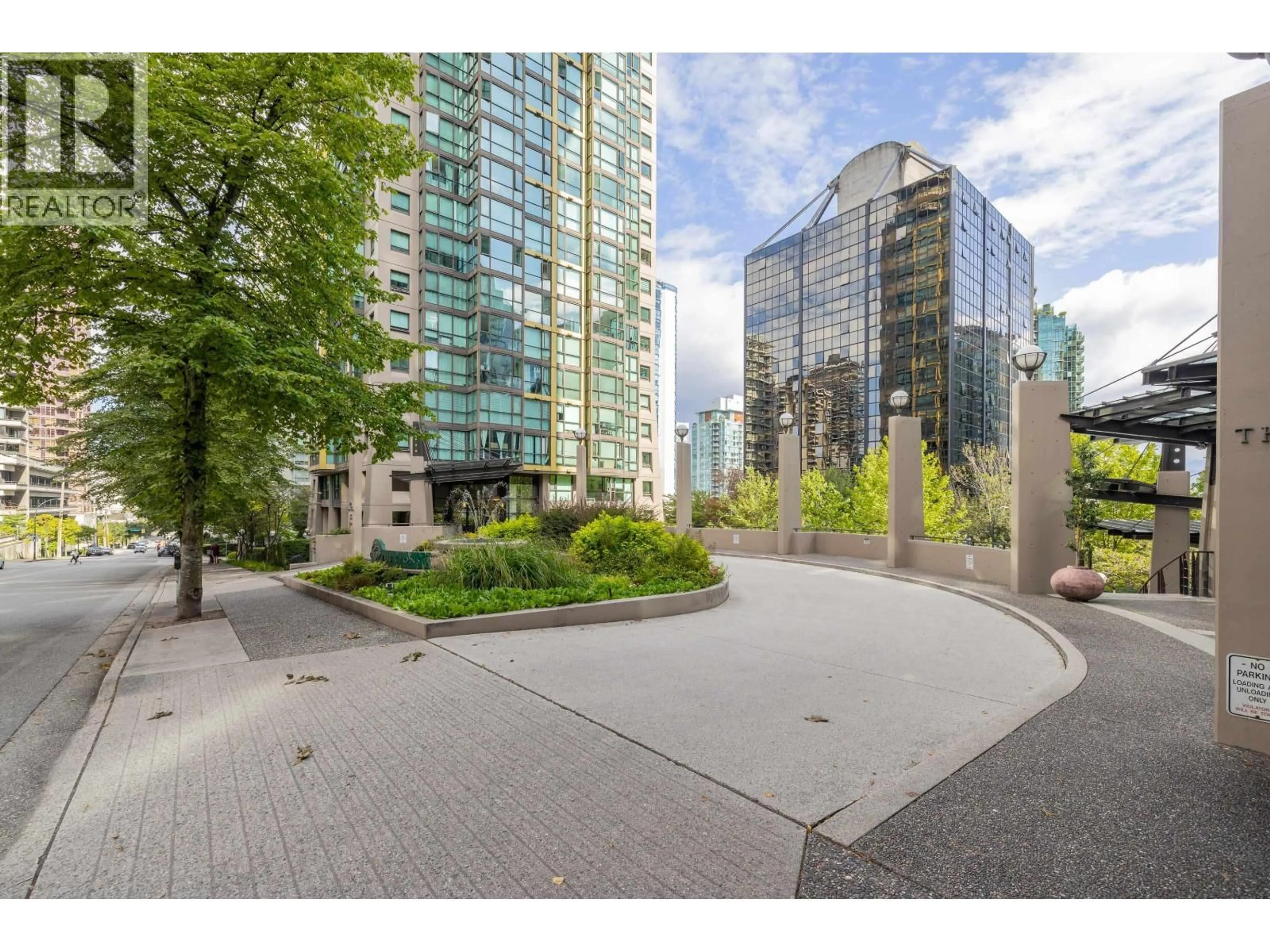 Patio, street for 411 - 1367 ALBERNI STREET, Vancouver British Columbia V6E4R9