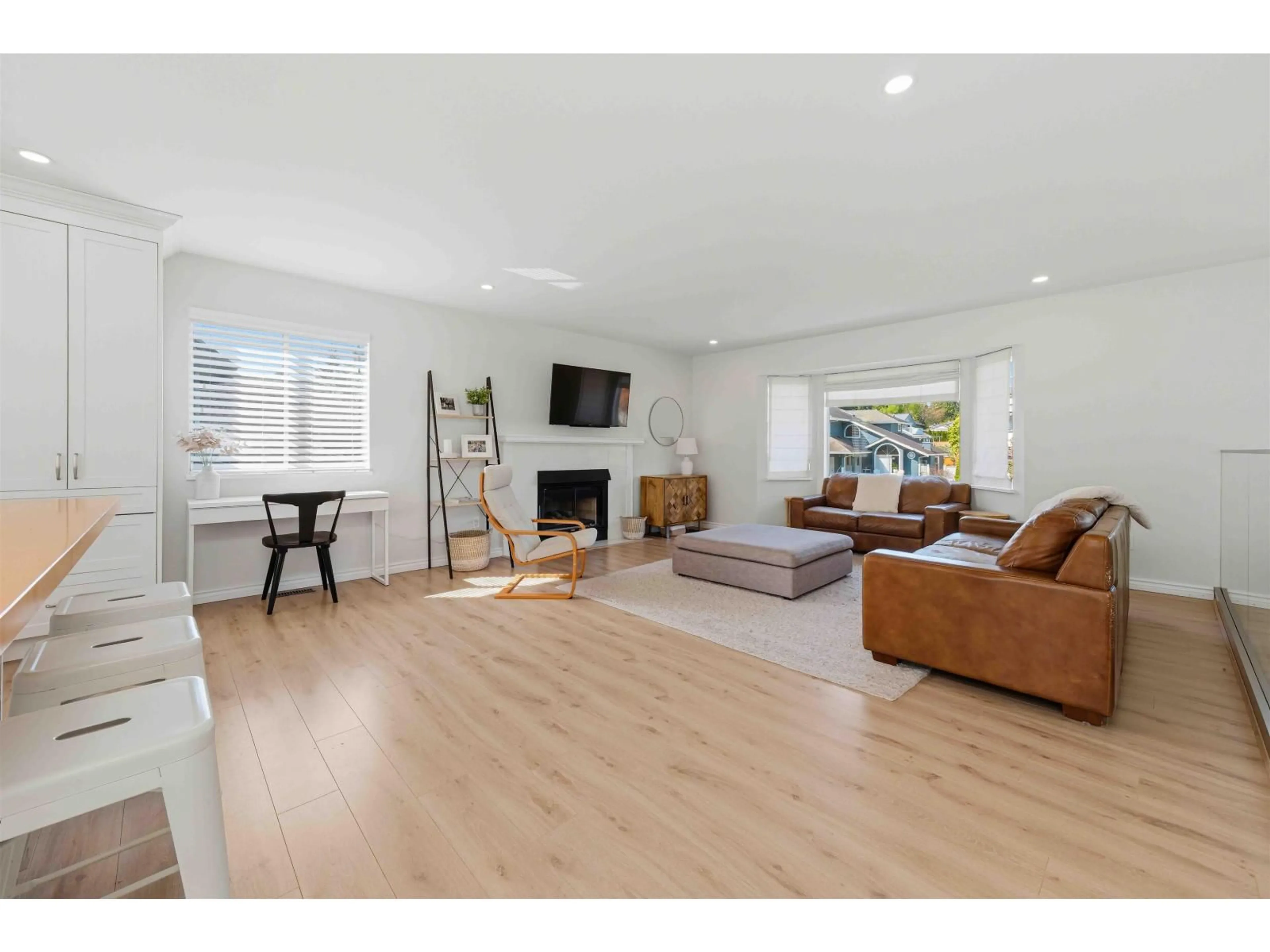 Living room with furniture, wood/laminate floor for 16162 8A AVENUE, Surrey British Columbia V4A8W7