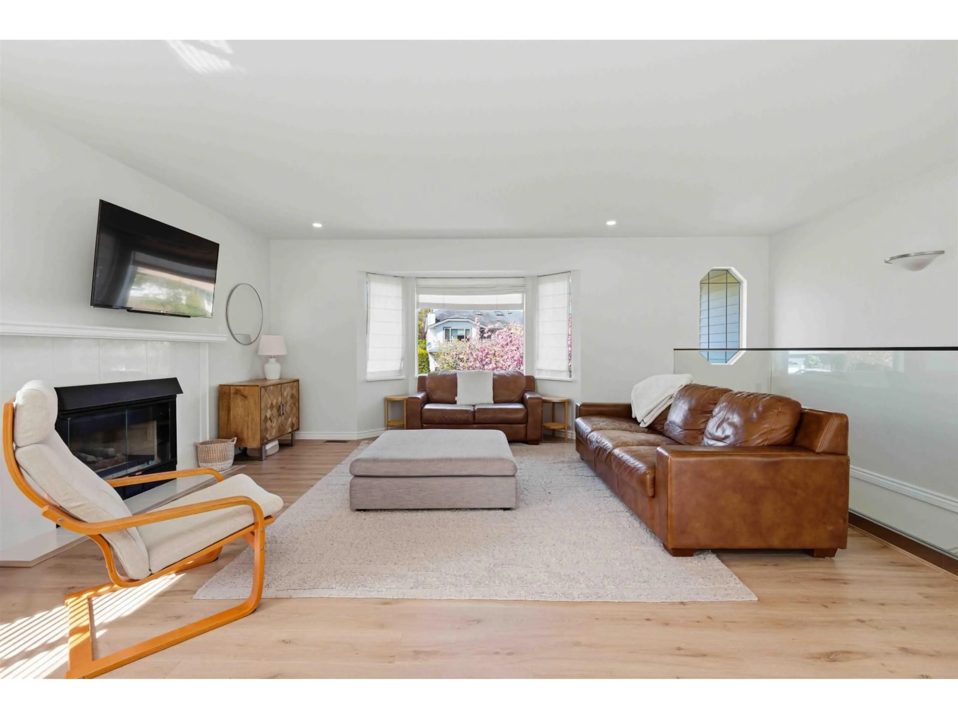 Living room with furniture, unknown for 16162 8A AVENUE, Surrey British Columbia V4A8W7