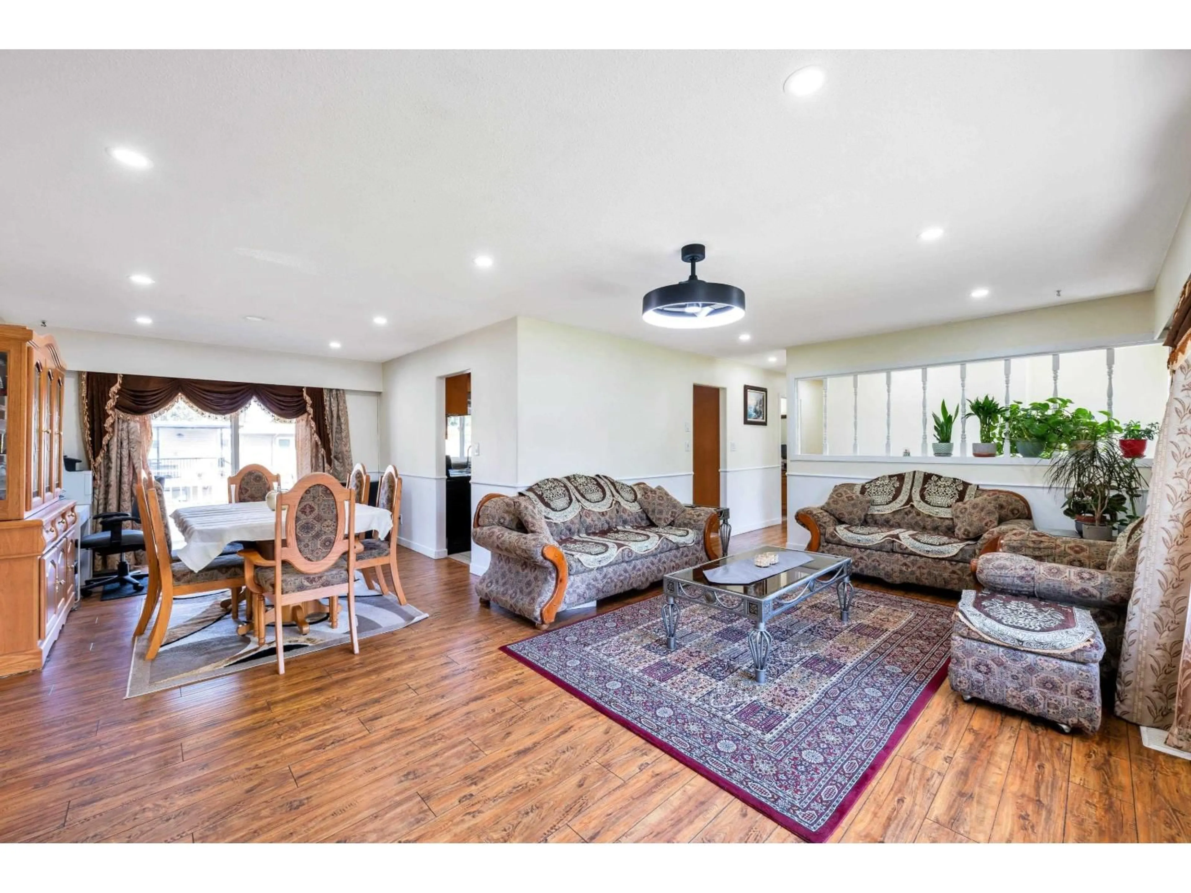 Living room with furniture, wood/laminate floor for 11789 85A AVENUE, Delta British Columbia V4C2V8