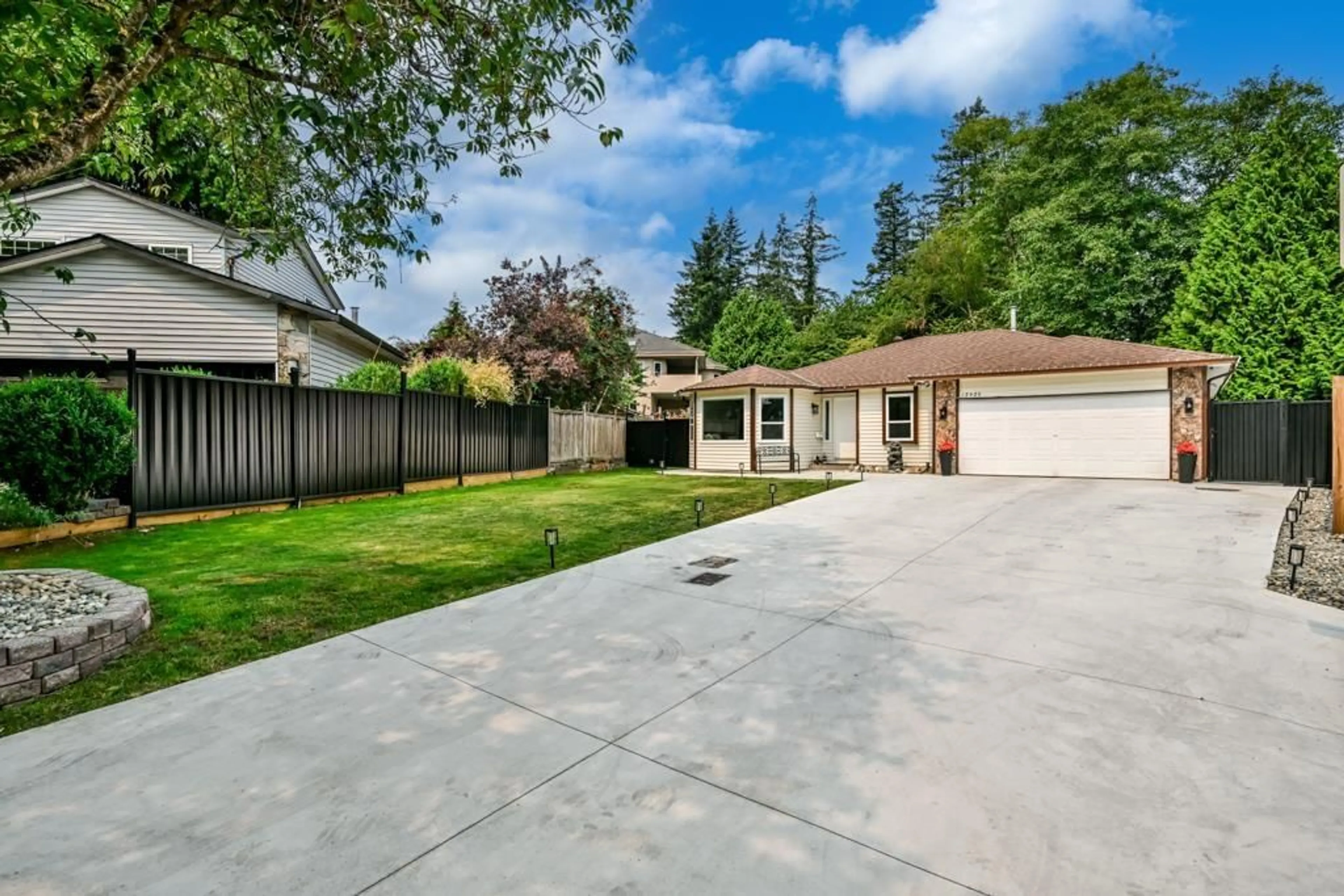 Patio, street for 12925 65 AVENUE, Surrey British Columbia V3W9H4