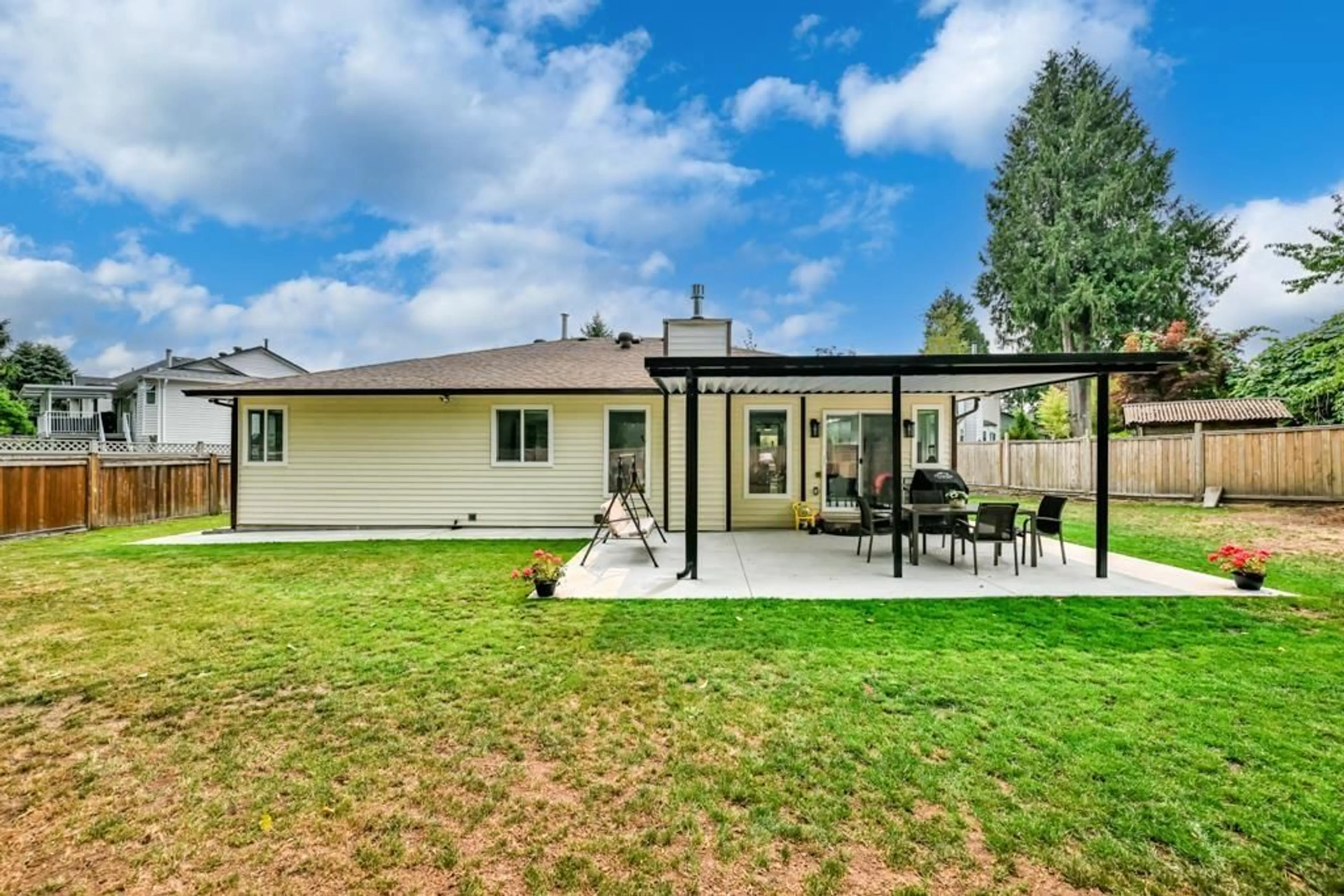 Patio, unknown for 12925 65 AVENUE, Surrey British Columbia V3W9H4