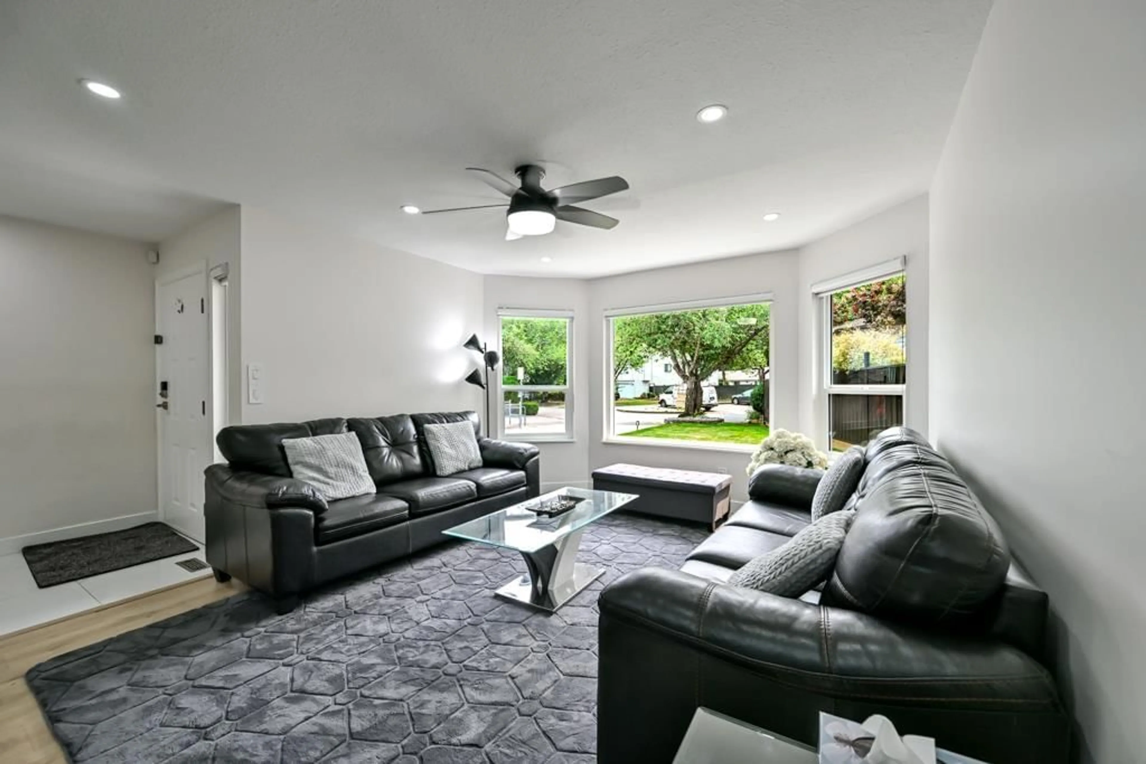 Living room with furniture, unknown for 12925 65 AVENUE, Surrey British Columbia V3W9H4