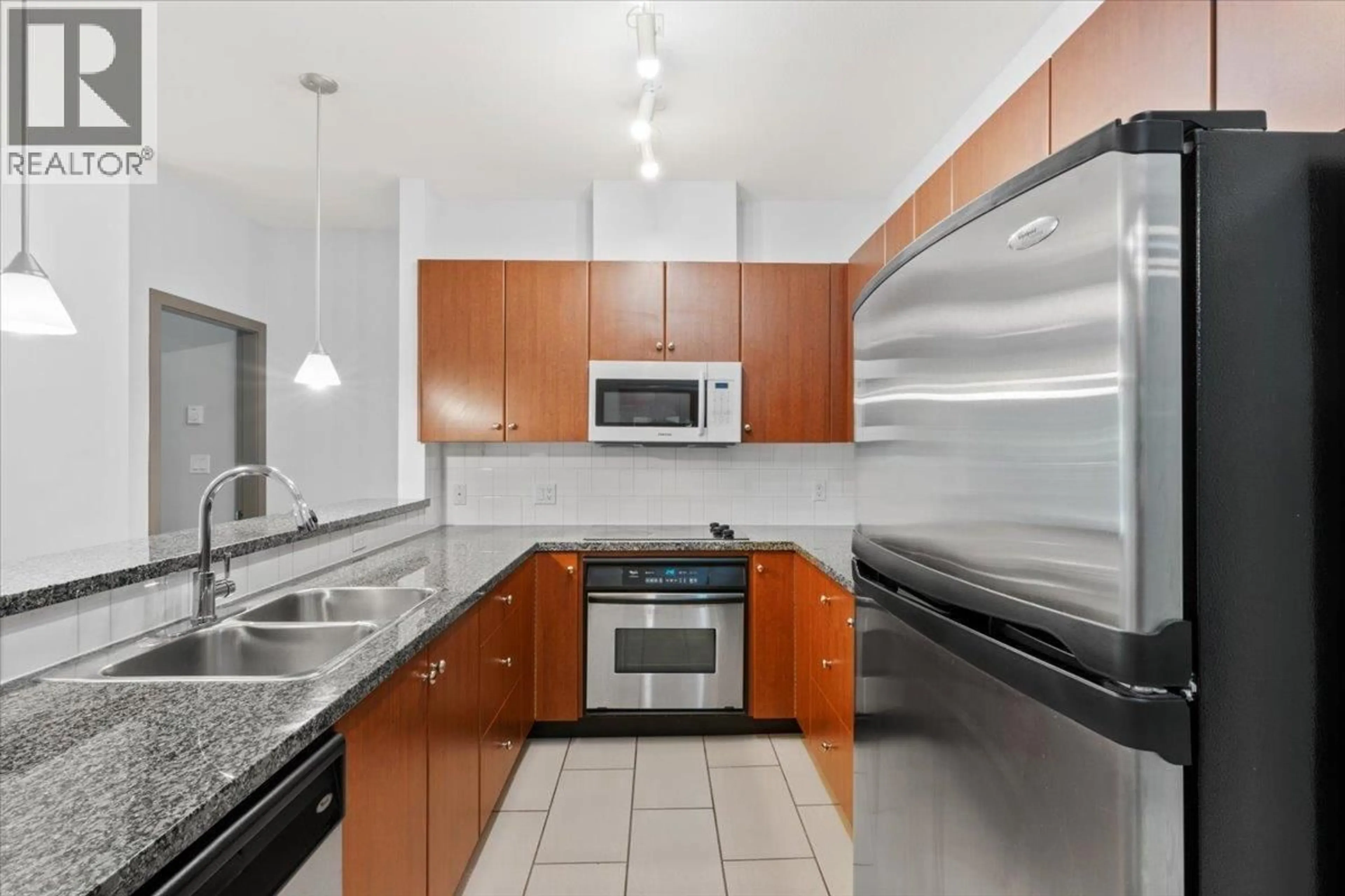 Standard kitchen, unknown for 312 - 100 CAPILANO ROAD, Port Moody British Columbia V3H5M9