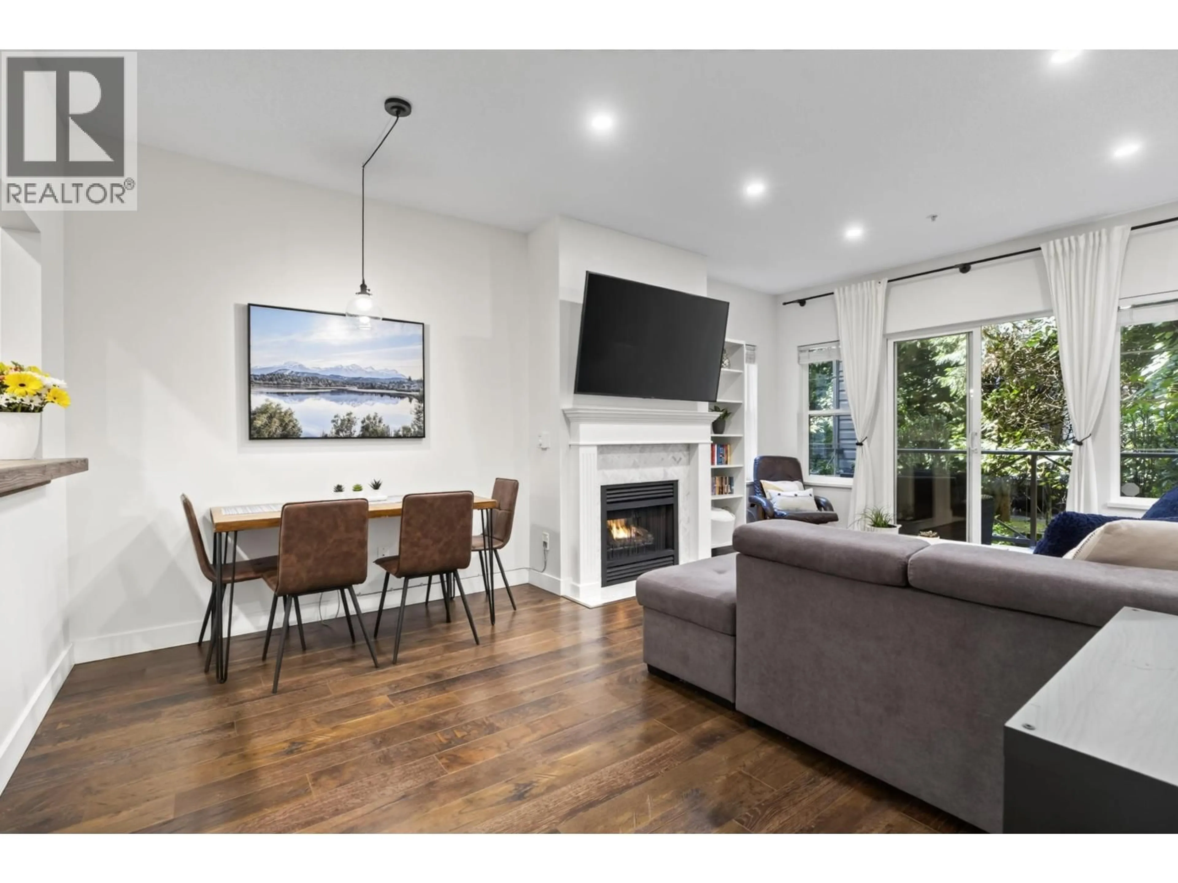 Living room with furniture, wood/laminate floor for 106 - 4745 54A STREET, Delta British Columbia V4K2Z9