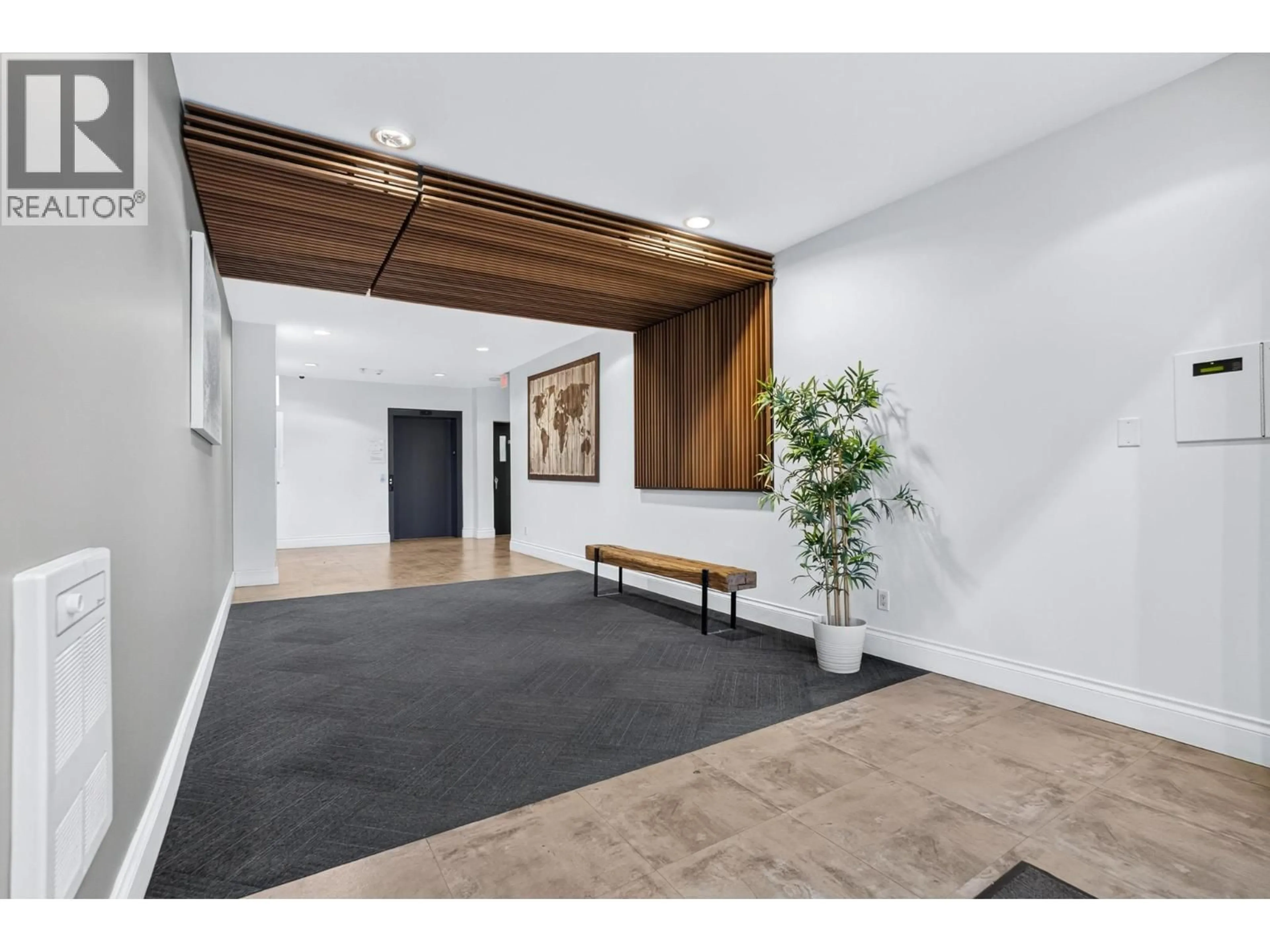 Indoor foyer for 704 - 415 E COLUMBIA STREET, New Westminster British Columbia V3L0B4