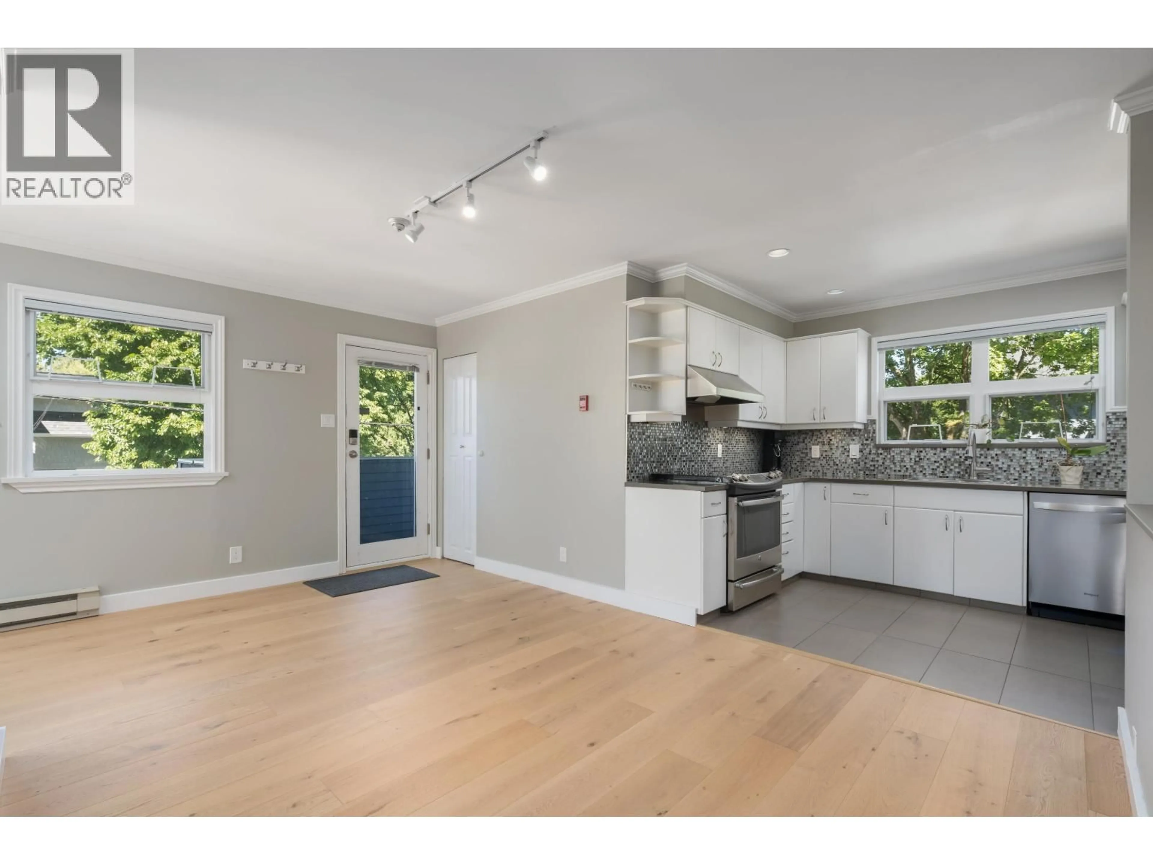 Open concept kitchen, wood/laminate floor for 3085 MAPLE STREET, Vancouver British Columbia V6J4W7