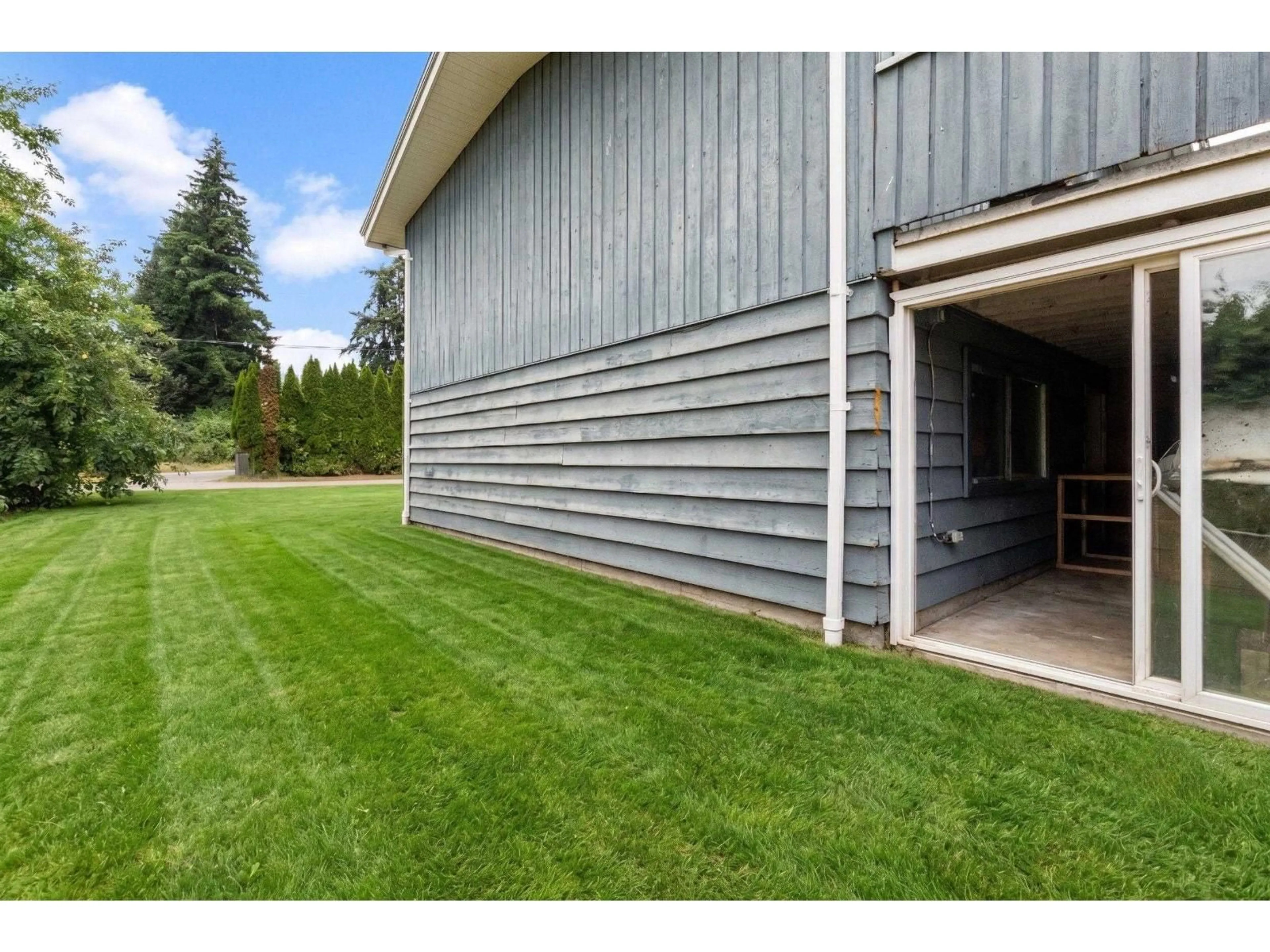 Unknown for 14042 110 AVENUE, Surrey British Columbia V3R1Z2