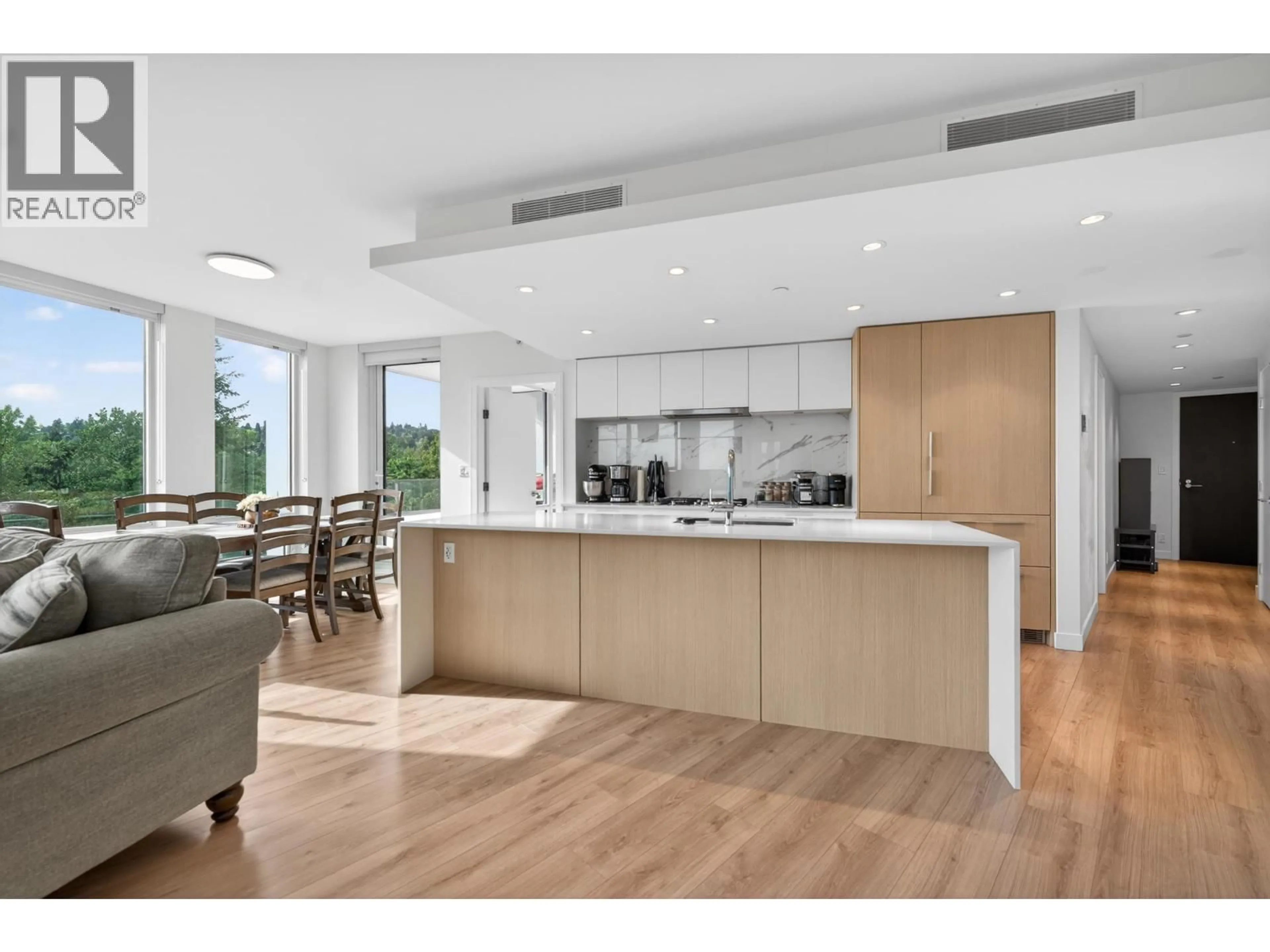 Open concept kitchen, unknown for 807 - 1500 FERN STREET, North Vancouver British Columbia V7J0E6