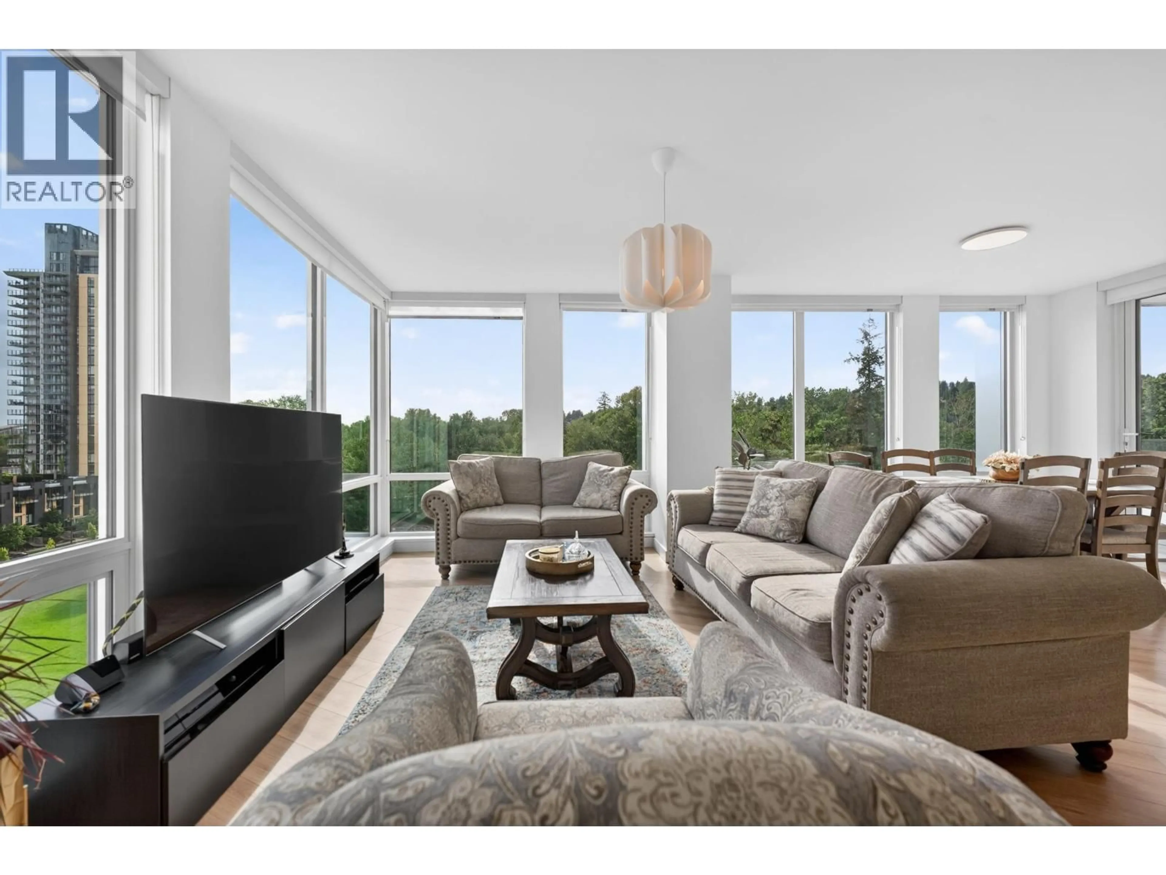Living room with furniture, unknown for 807 - 1500 FERN STREET, North Vancouver British Columbia V7J0E6