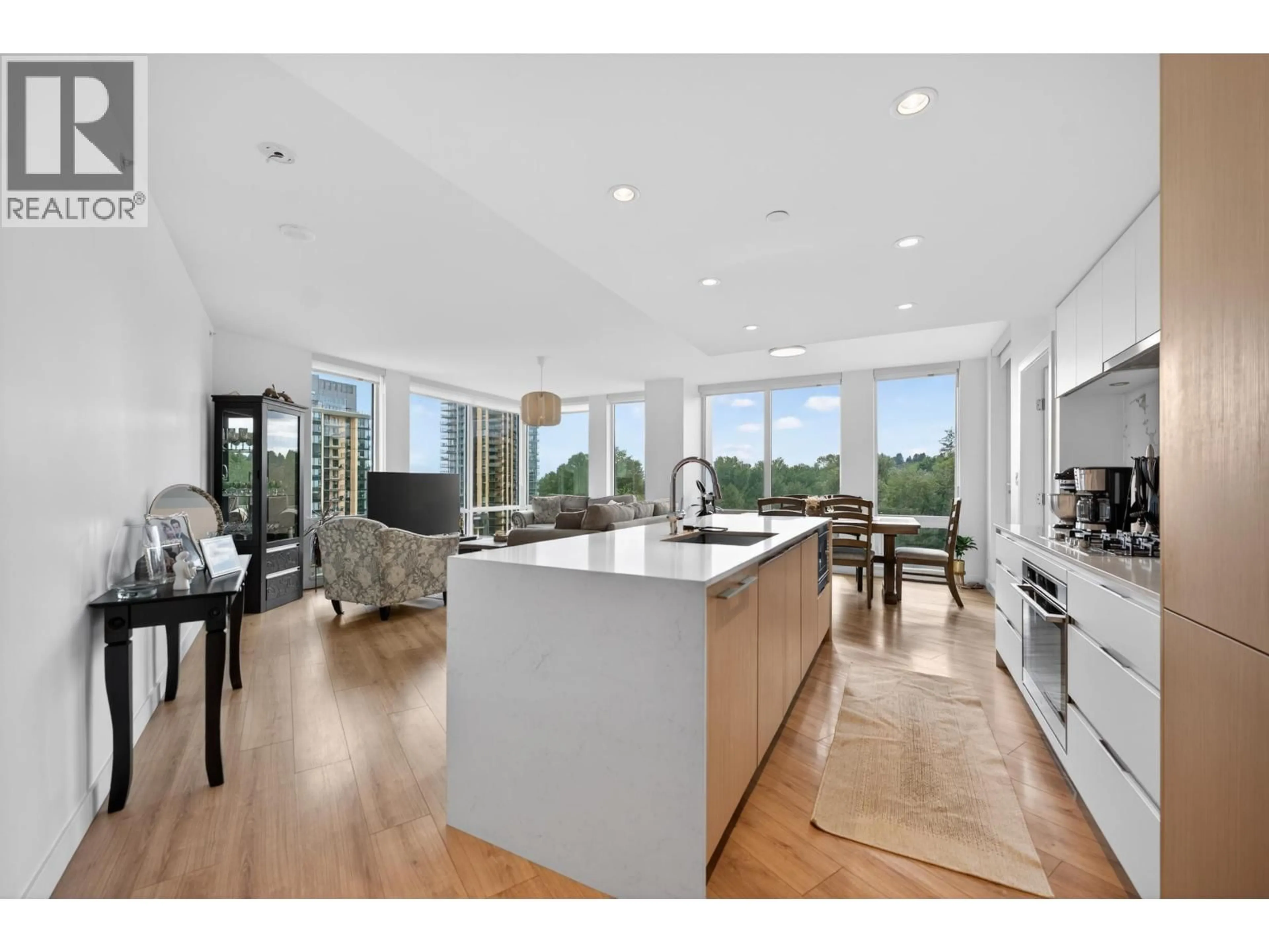 Open concept kitchen, unknown for 807 - 1500 FERN STREET, North Vancouver British Columbia V7J0E6