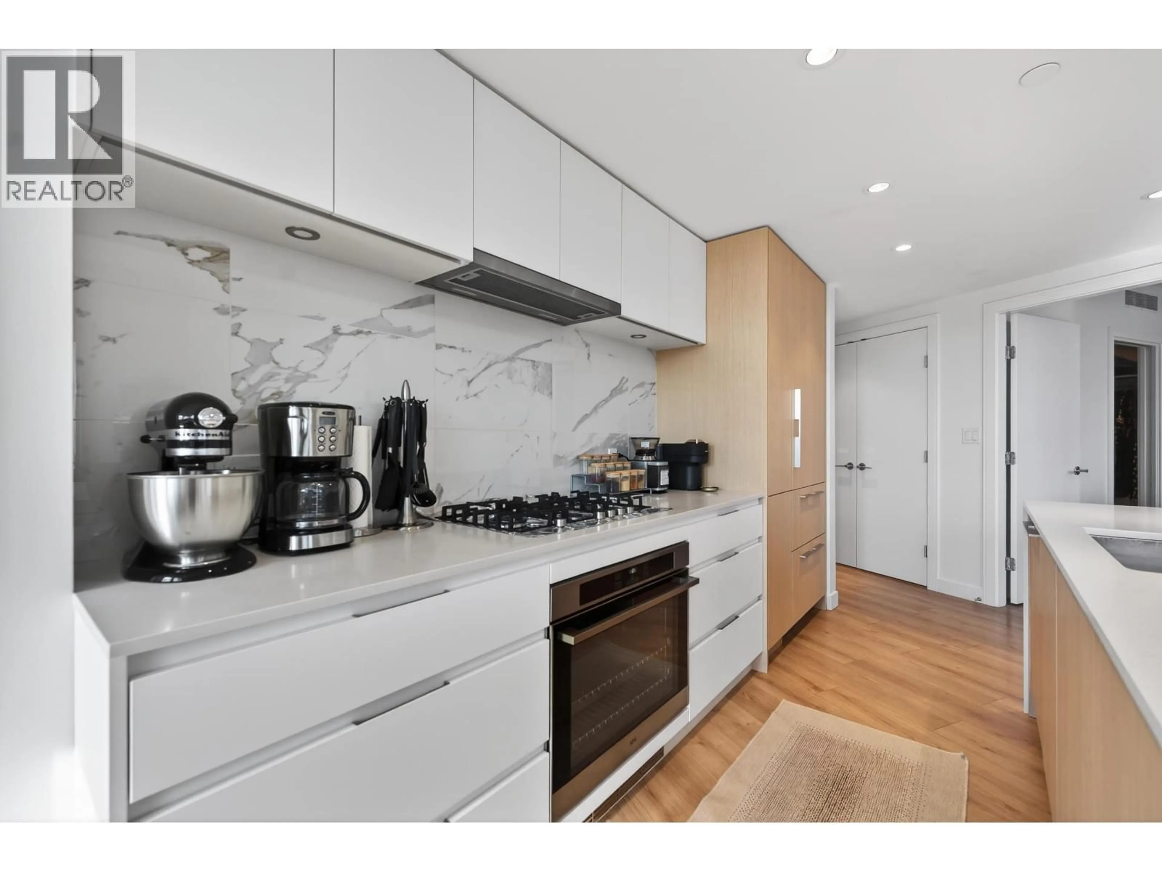 Standard kitchen, unknown for 807 - 1500 FERN STREET, North Vancouver British Columbia V7J0E6