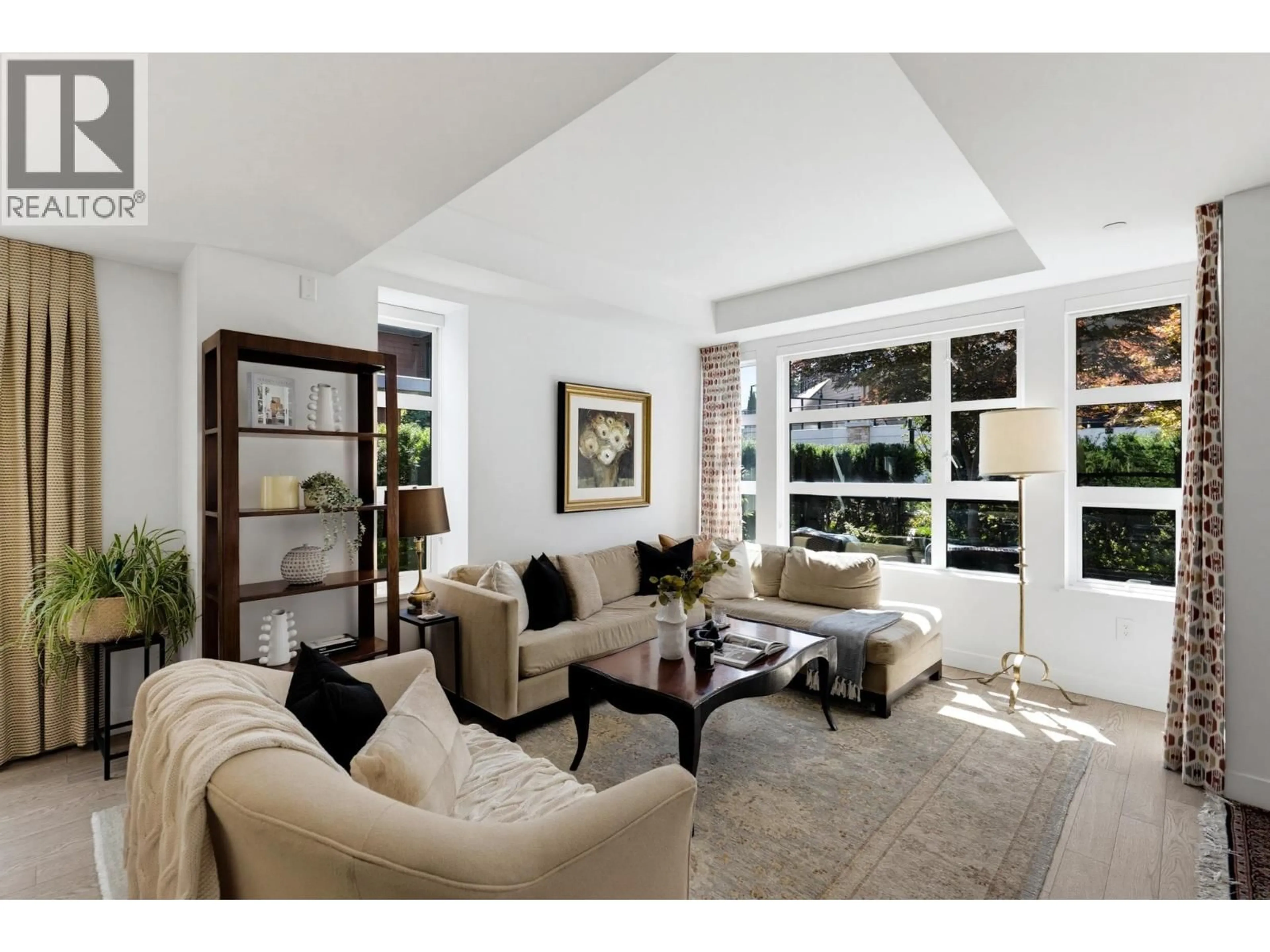 Living room with furniture, unknown for 204 - 1055 RIDGEWOOD DRIVE, North Vancouver British Columbia V7R0A5