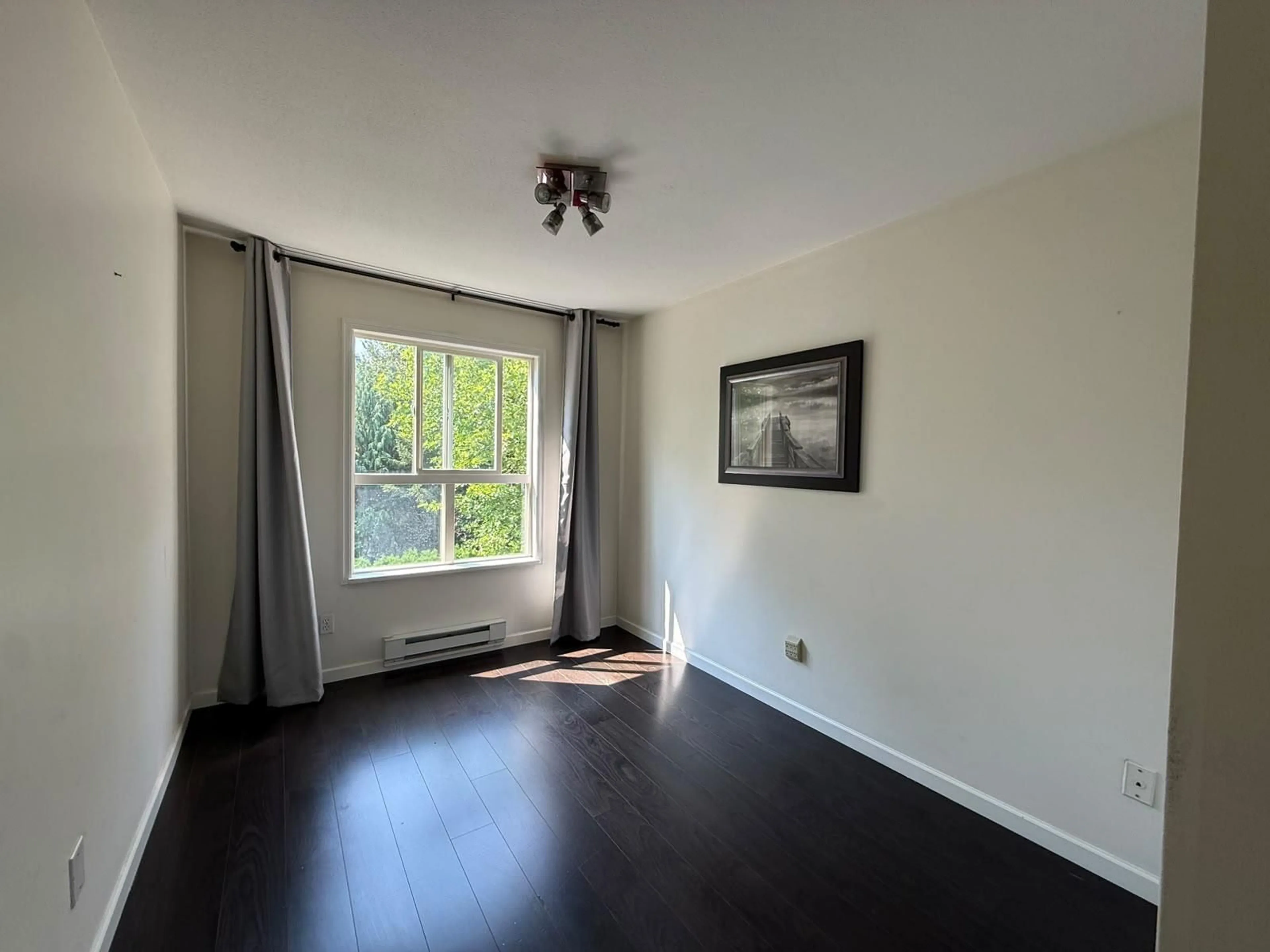A pic of a room for 305 - 10188 155 STREET, Surrey British Columbia V3R0R6