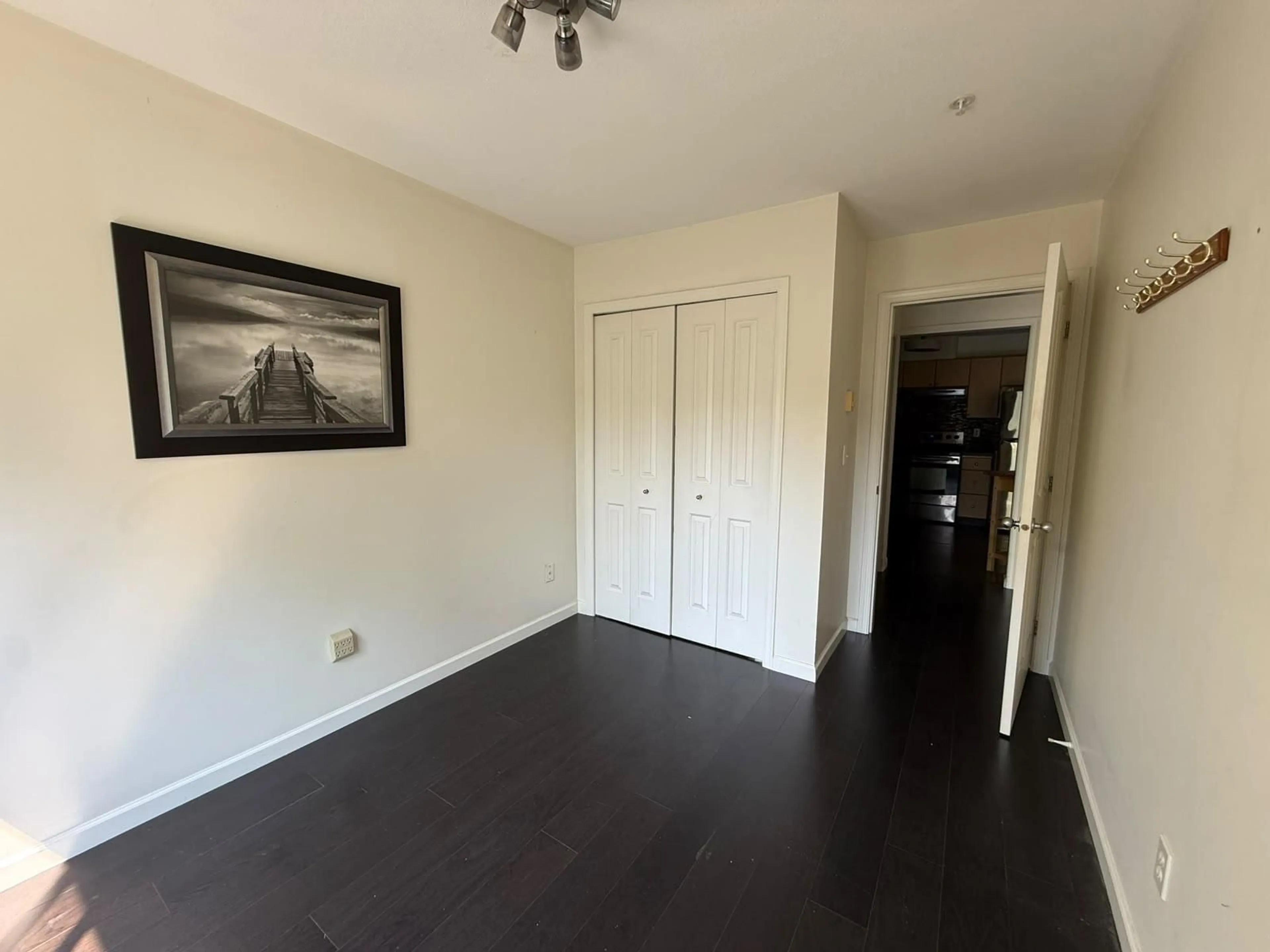 A pic of a room for 305 - 10188 155 STREET, Surrey British Columbia V3R0R6