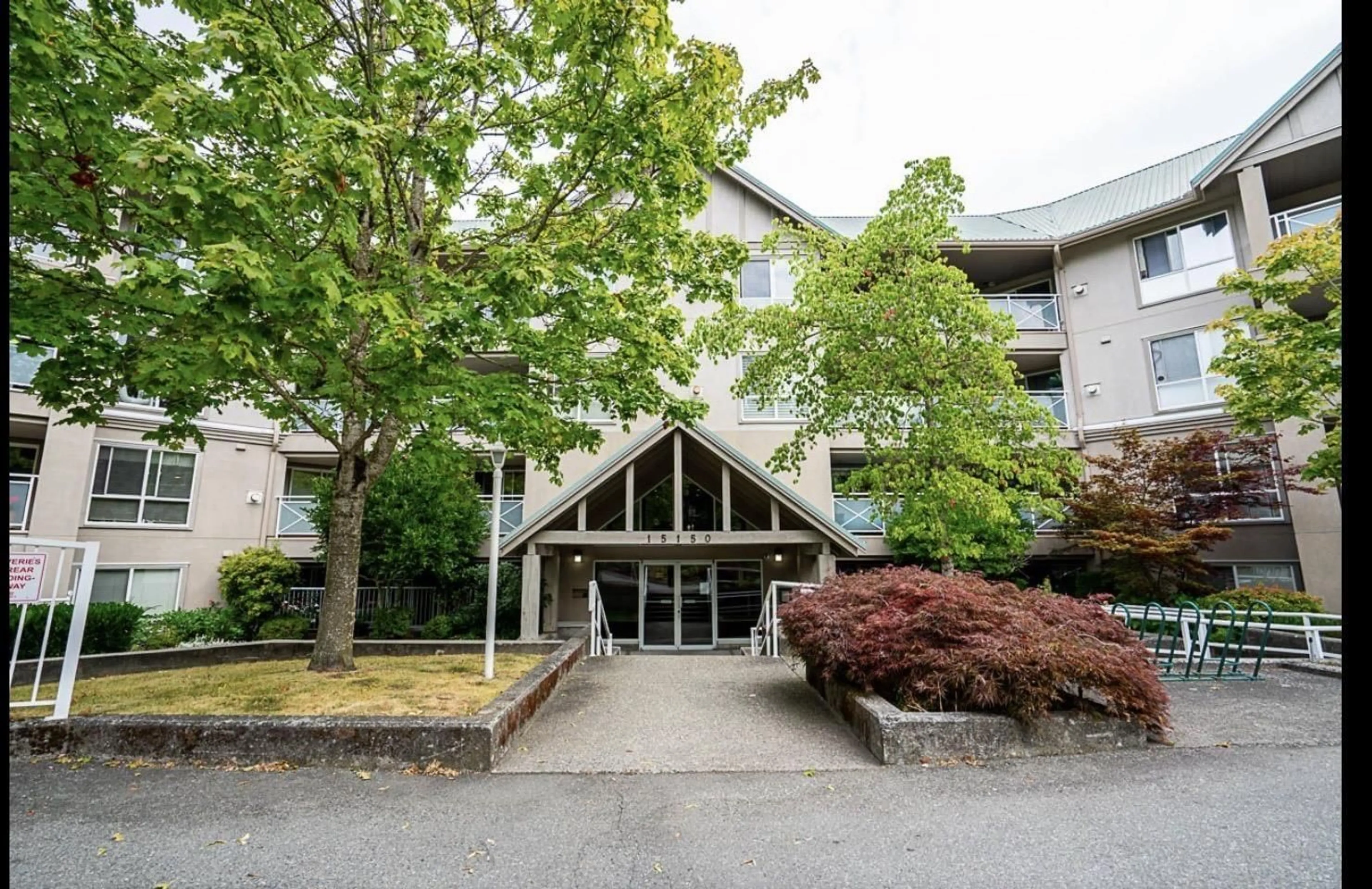 Indoor foyer for 210 - 15150 29 A AVENUE, Surrey British Columbia V4P3B1