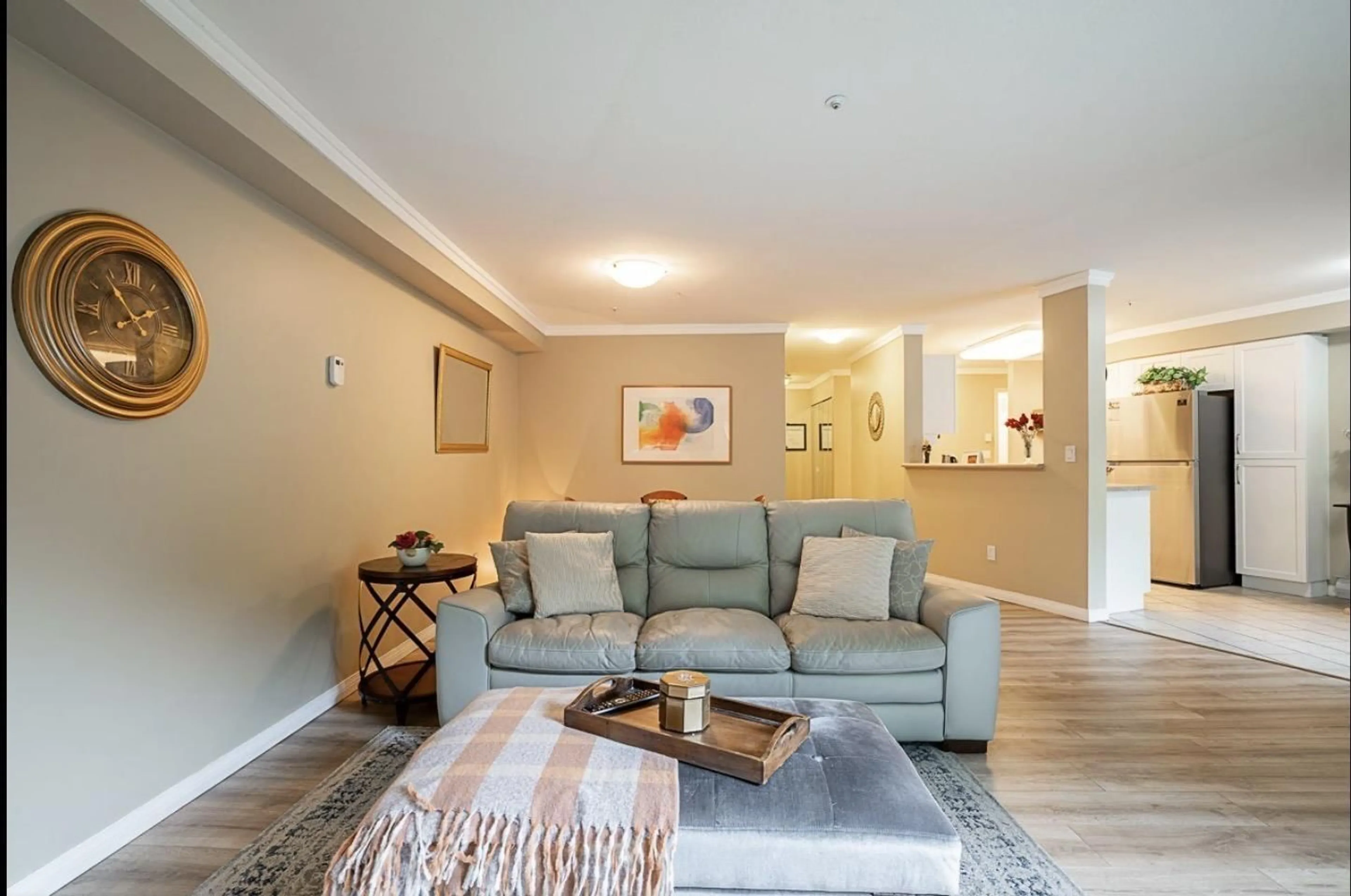Living room with furniture, unknown for 210 - 15150 29 A AVENUE, Surrey British Columbia V4P3B1