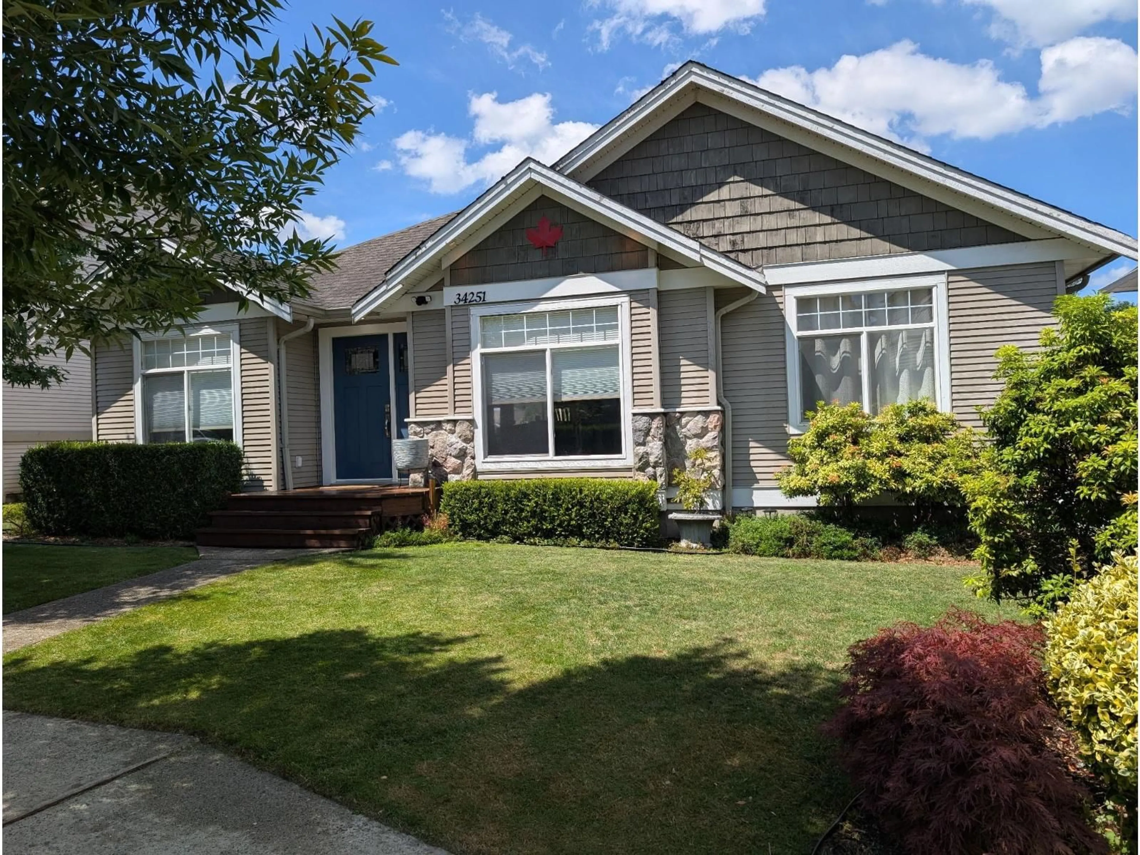 Home with vinyl exterior material, street for 34251 KING ROAD, Abbotsford British Columbia V2S7N2
