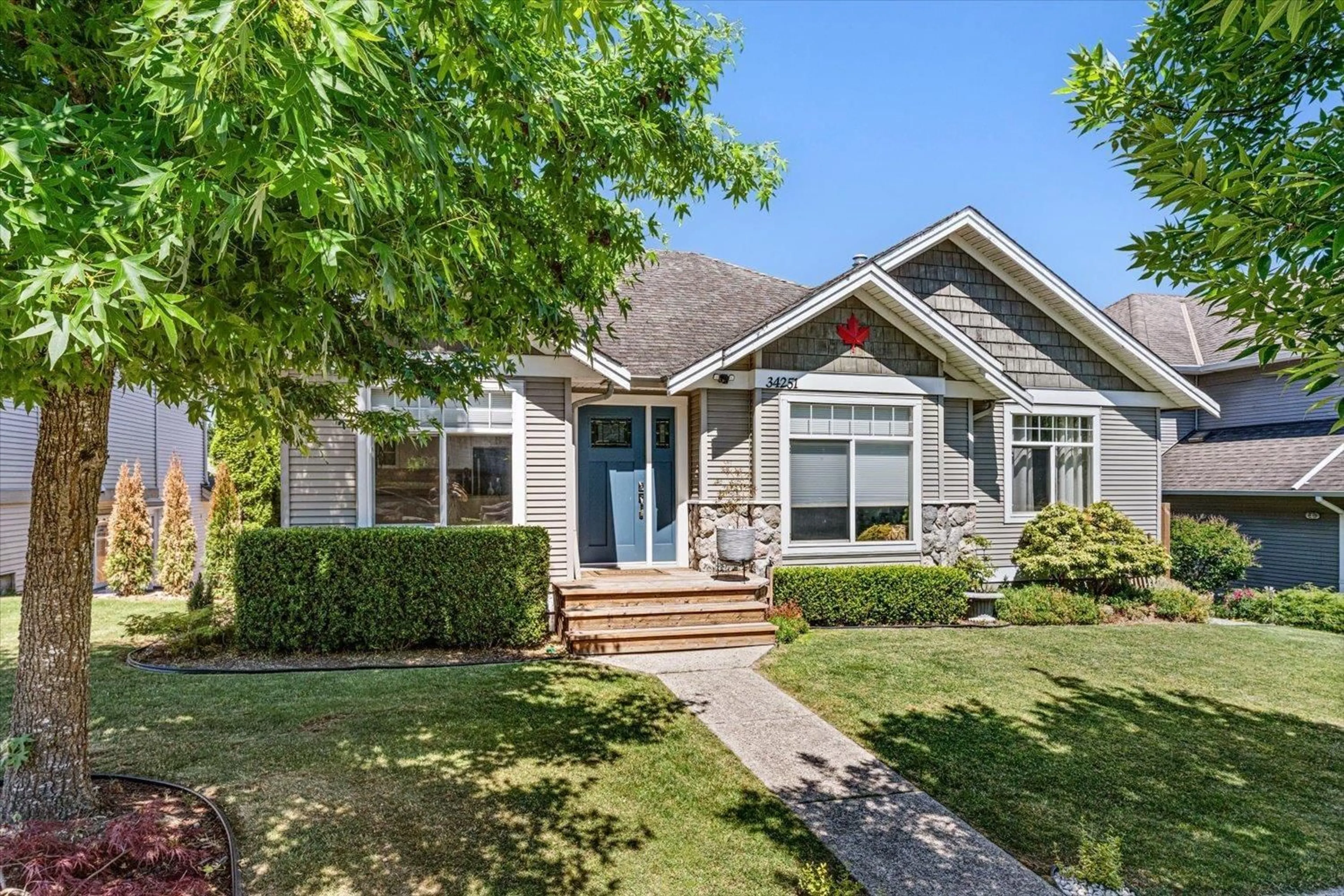 Home with vinyl exterior material, street for 34251 KING ROAD, Abbotsford British Columbia V2S7N2