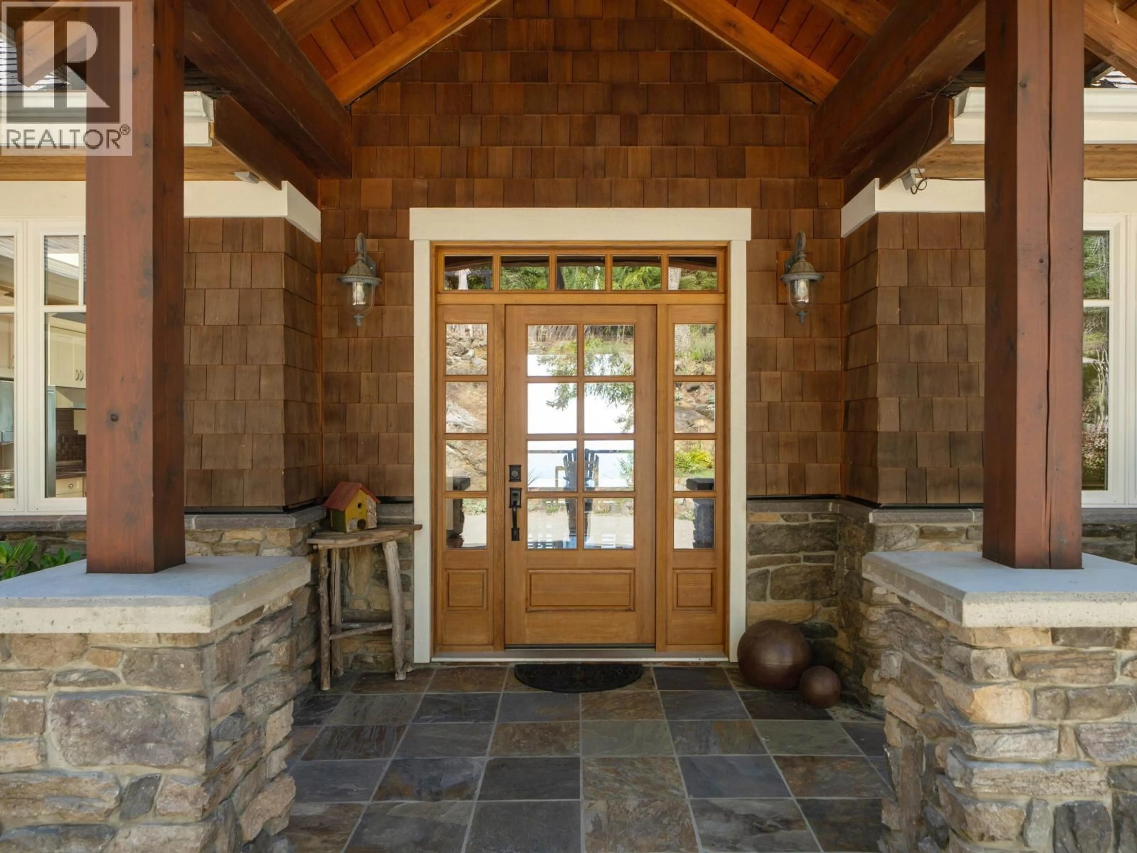 Indoor entryway for 1010 COWAN POINT DRIVE, Bowen Island British Columbia V0N1G2