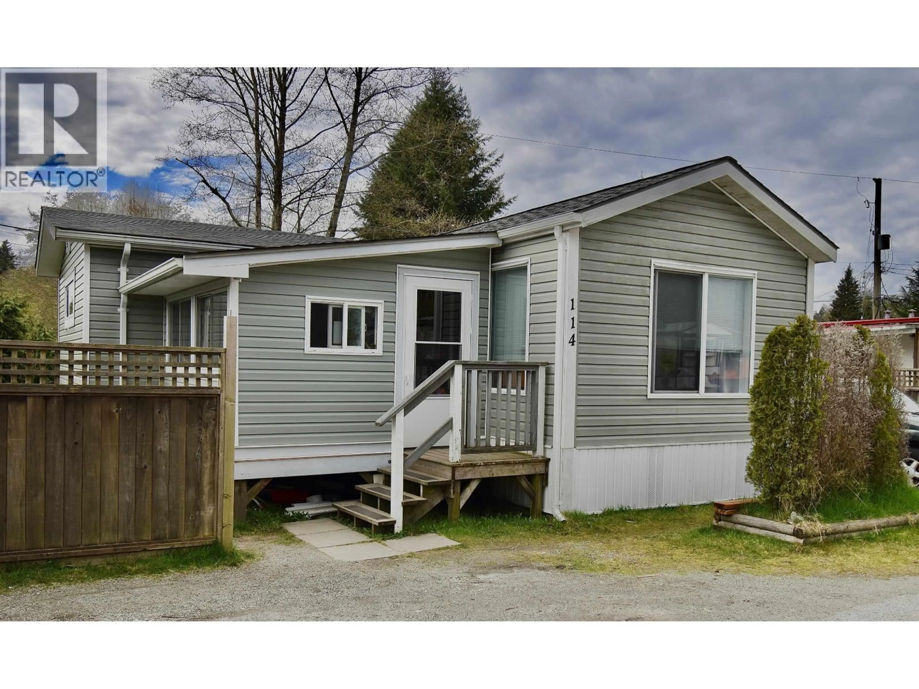 Home with vinyl exterior material, street for 114 - 1413 SUNSHINE COAST HIGHWAY, Gibsons British Columbia V0N1V5