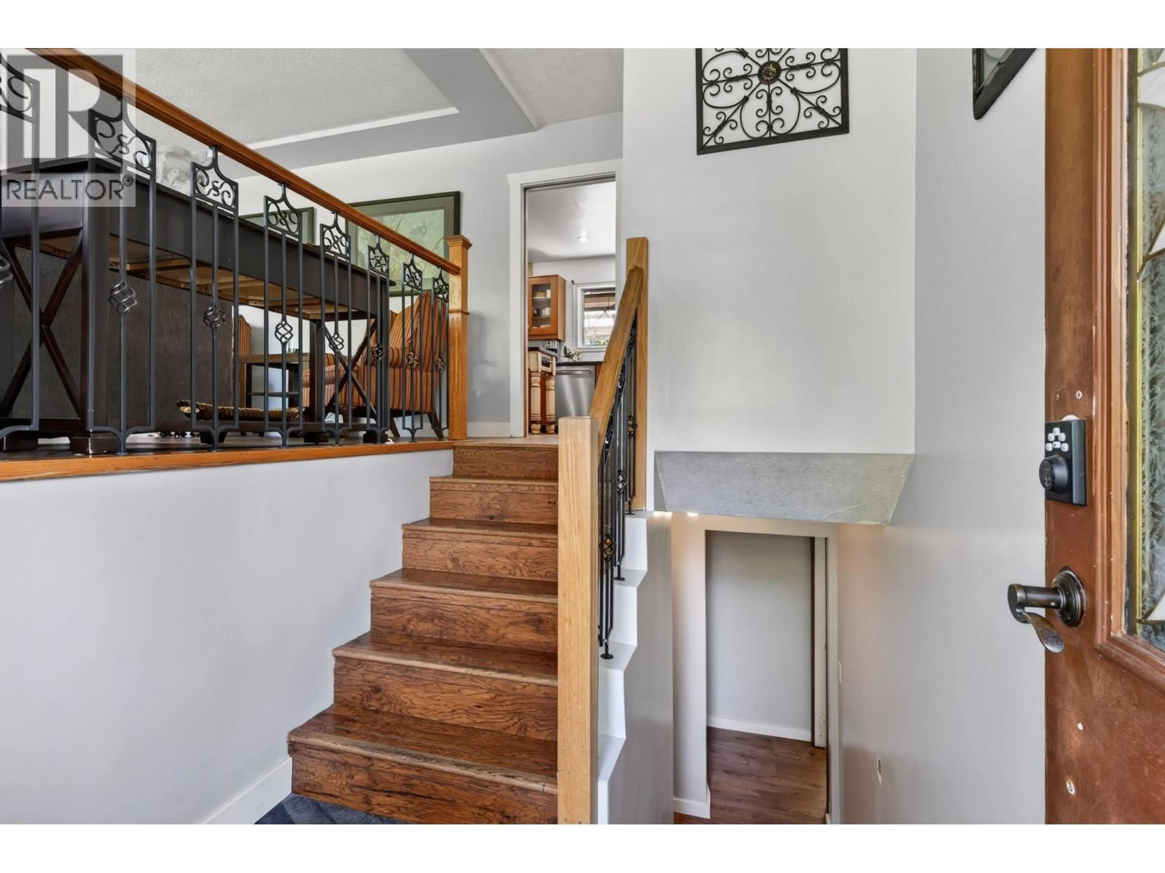 Indoor entryway for 517 AILSA AVENUE, Port Moody British Columbia V3H1A5