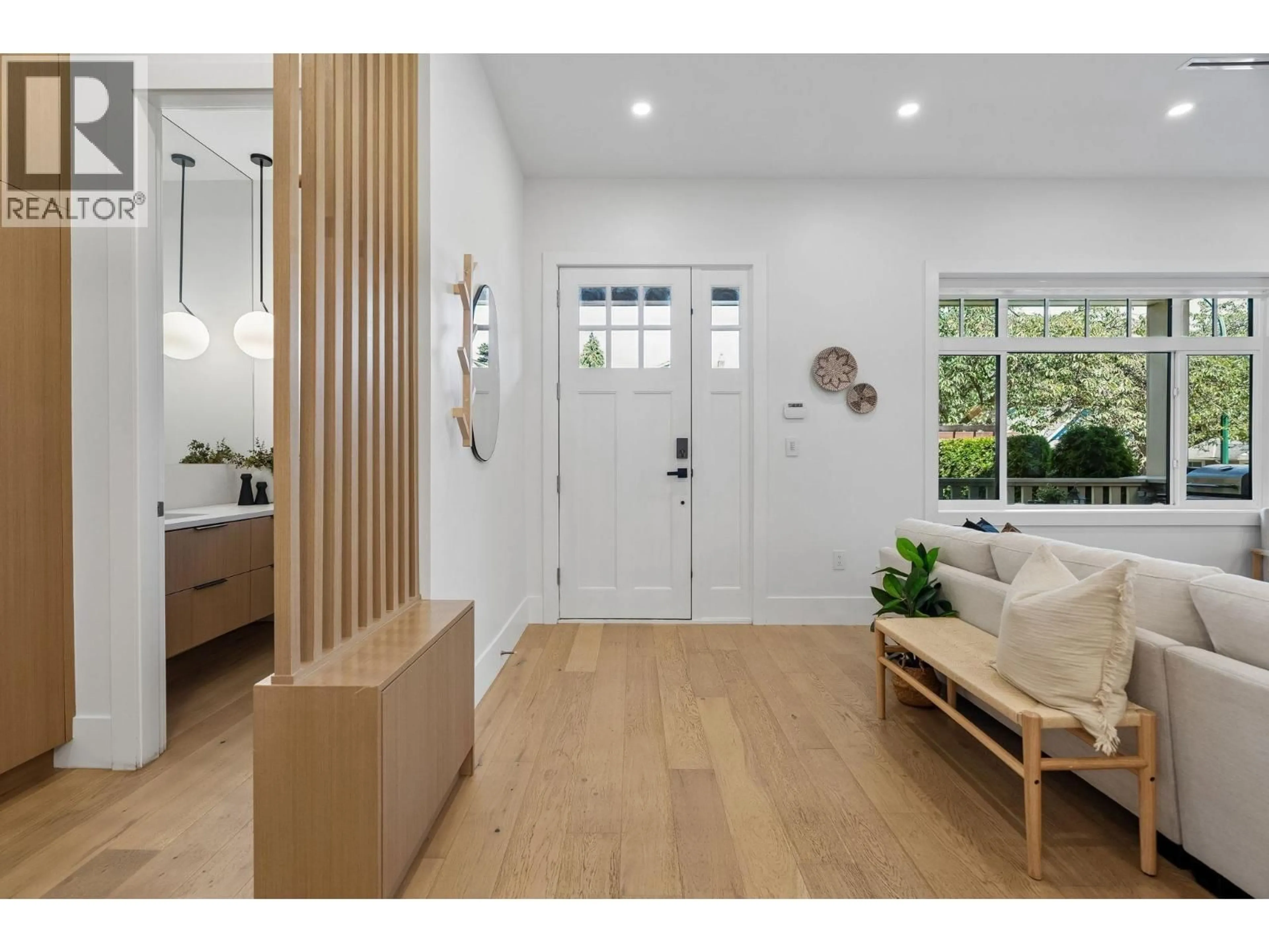 Indoor entryway for 1234 19TH AVENUE, Vancouver British Columbia V5V1L3