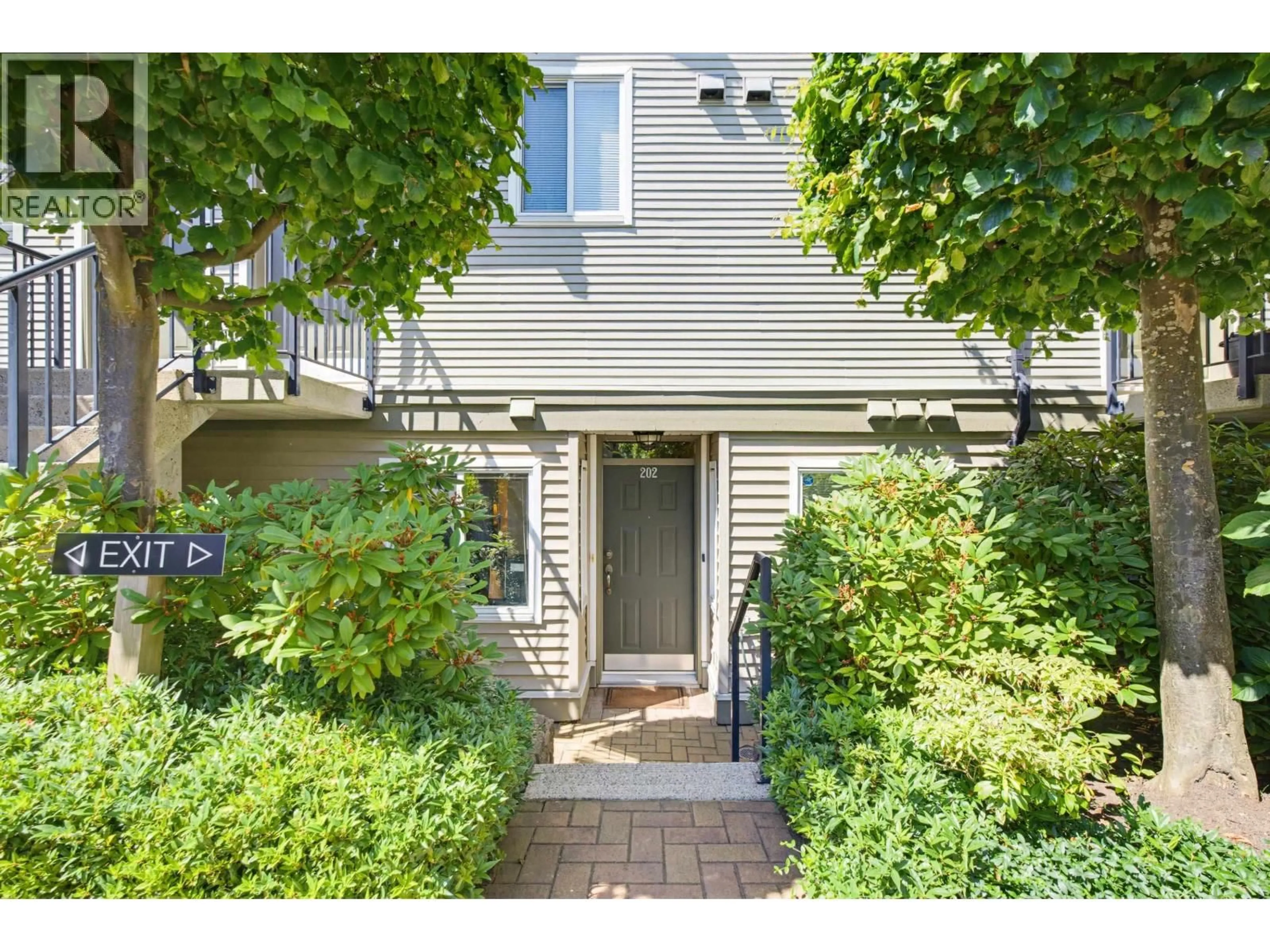 Indoor entryway for 202 - 4238 ALBERT STREET, Burnaby British Columbia V5C6T1