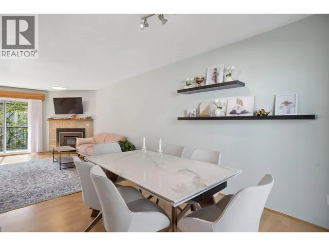 4 - 220 16TH STREET, North Vancouver 3