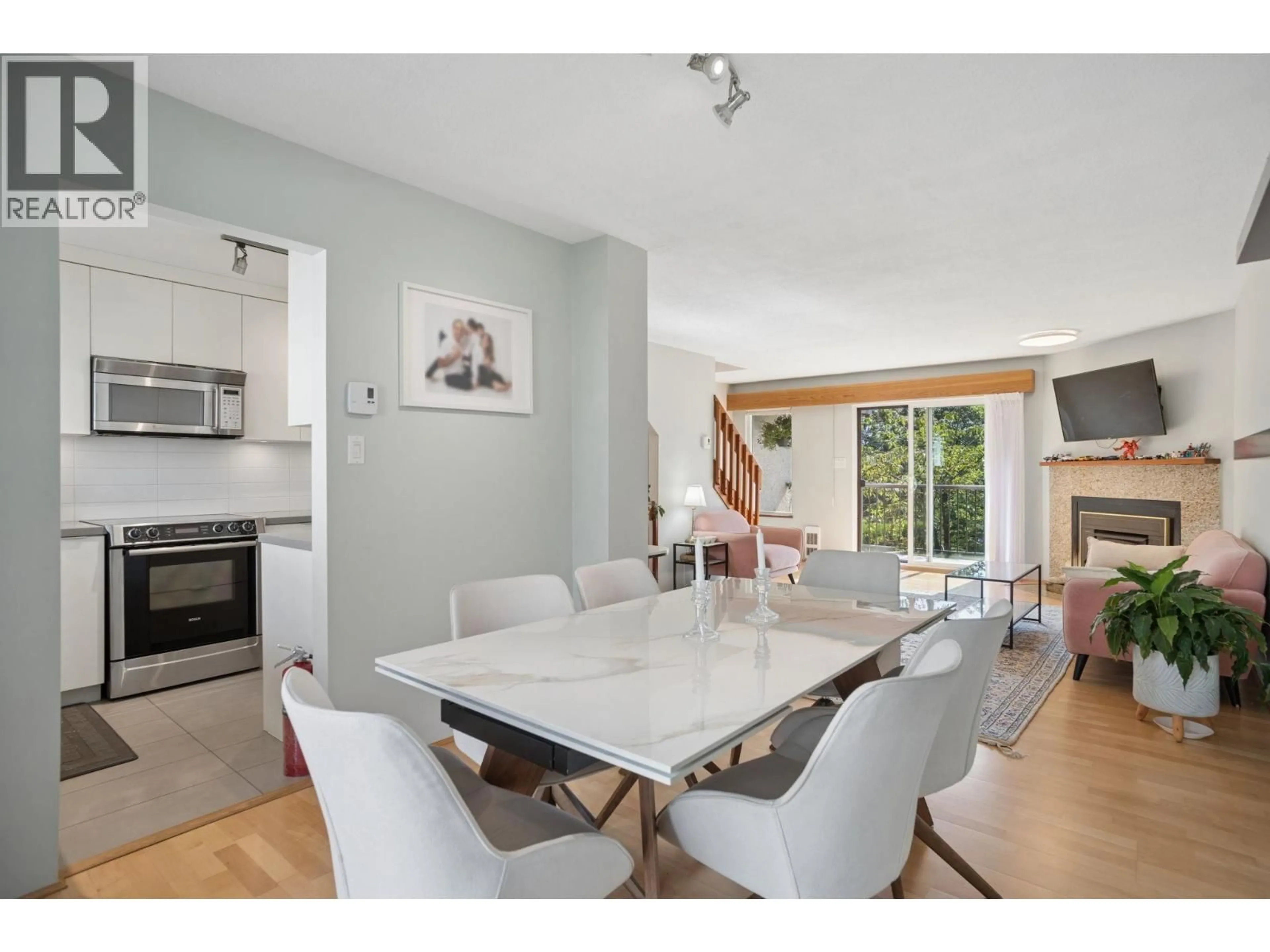 Unknown for 4 - 220 16TH STREET, North Vancouver British Columbia V7M1T6