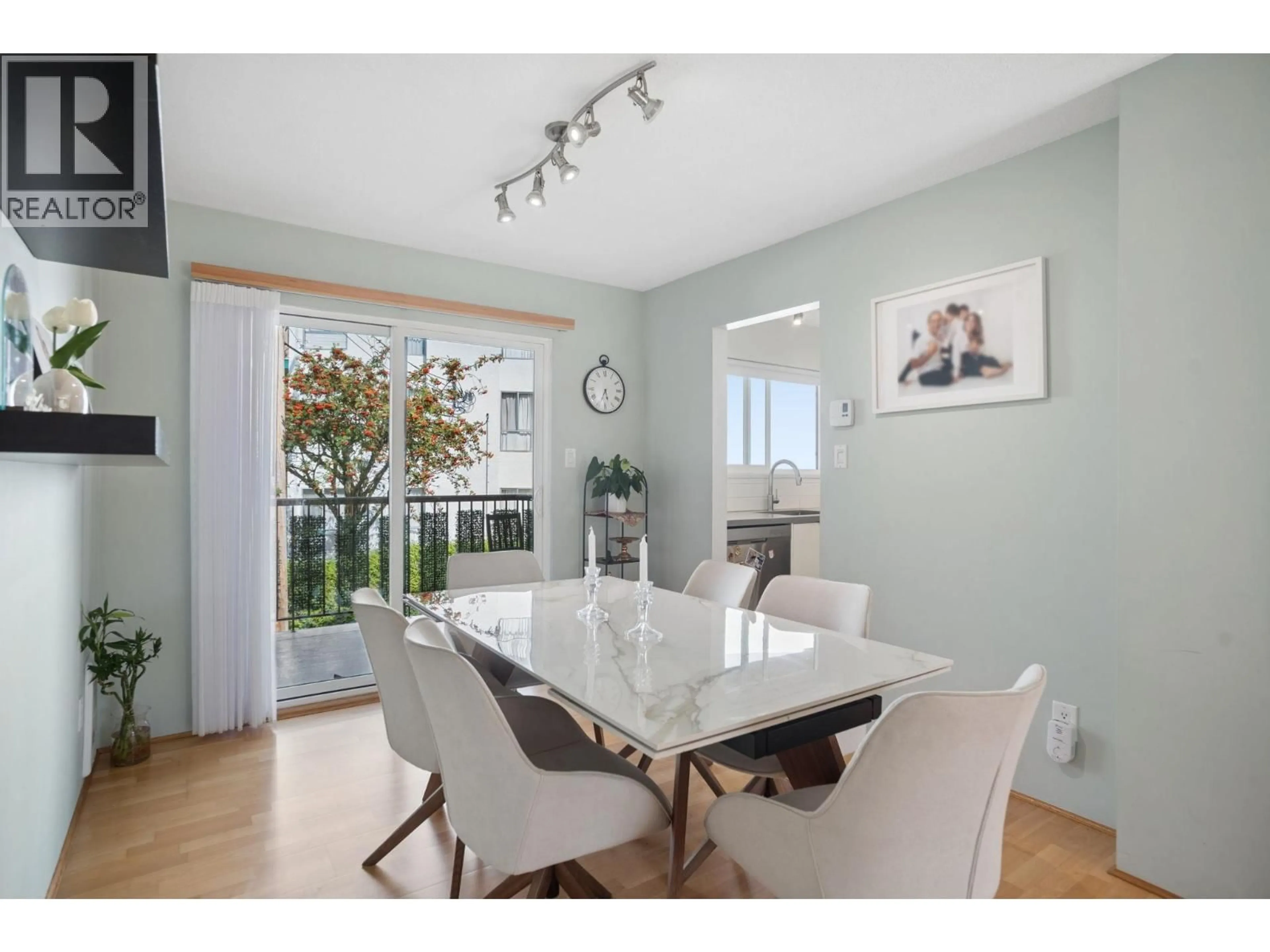 Dining room, unknown for 4 - 220 16TH STREET, North Vancouver British Columbia V7M1T6