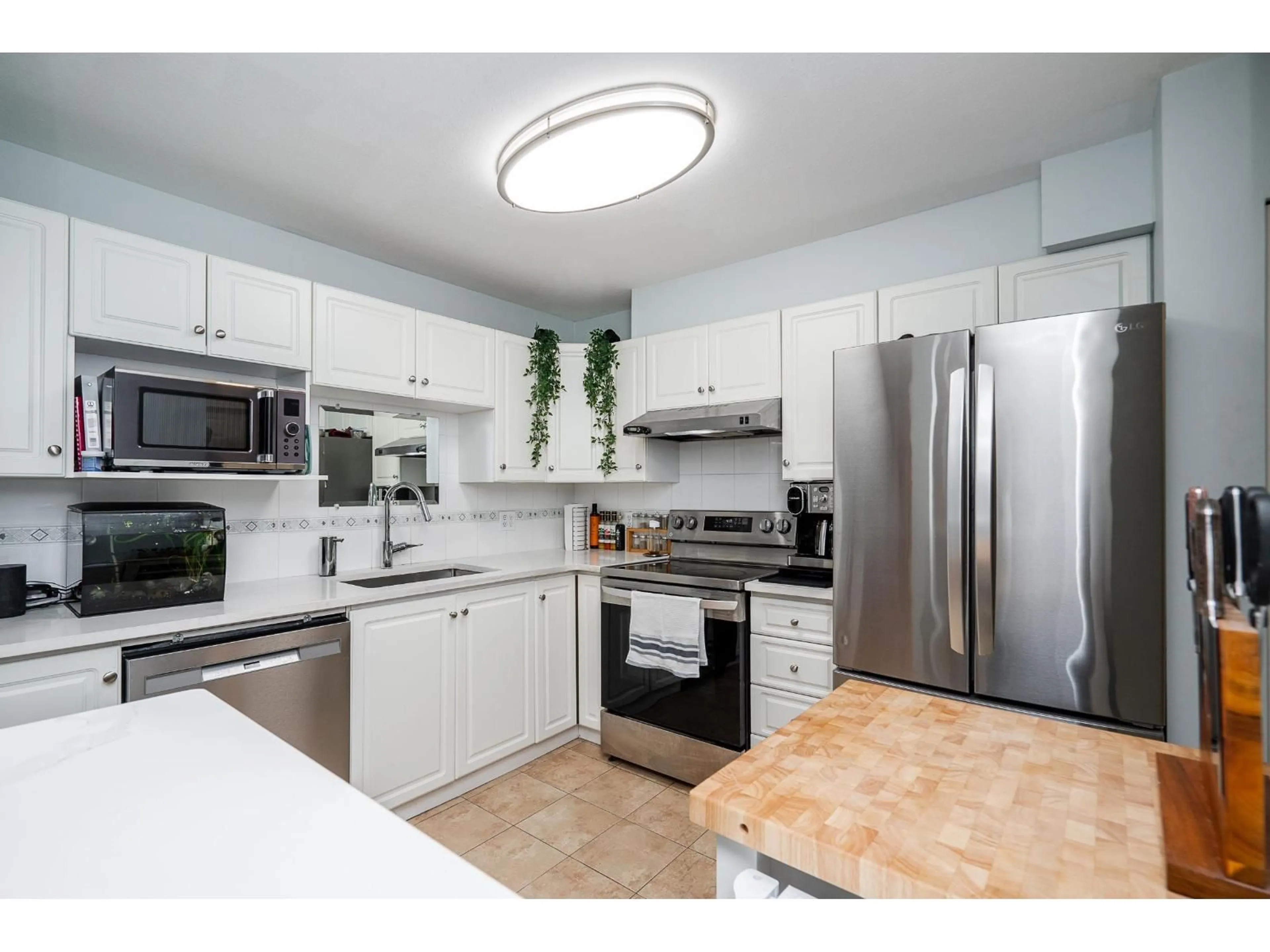 Standard kitchen, unknown for 212 - 12733 72 AVENUE, Surrey British Columbia V3W2M7