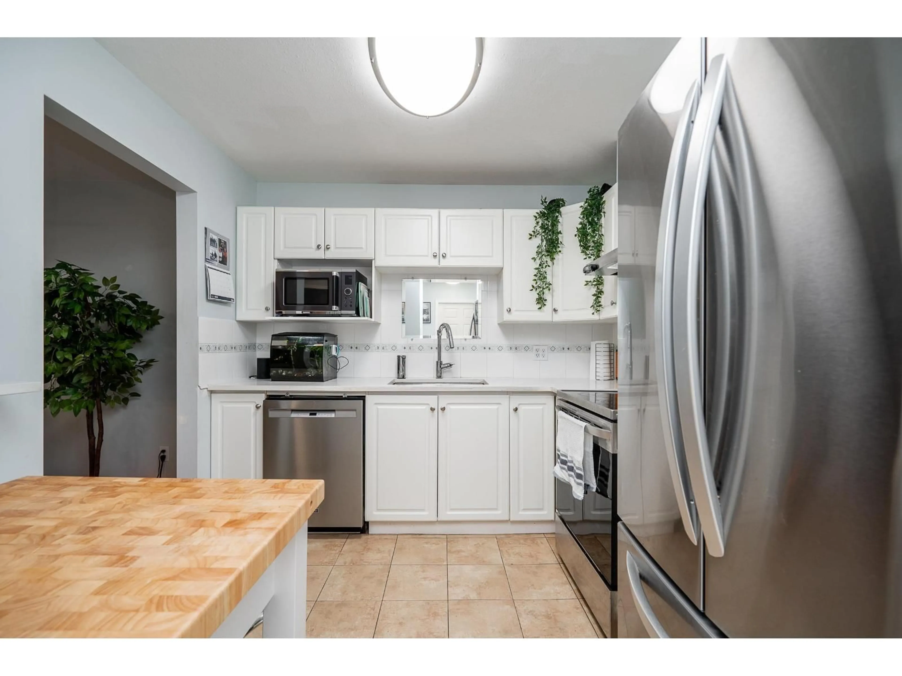 Standard kitchen, ceramic/tile floor for 212 - 12733 72 AVENUE, Surrey British Columbia V3W2M7