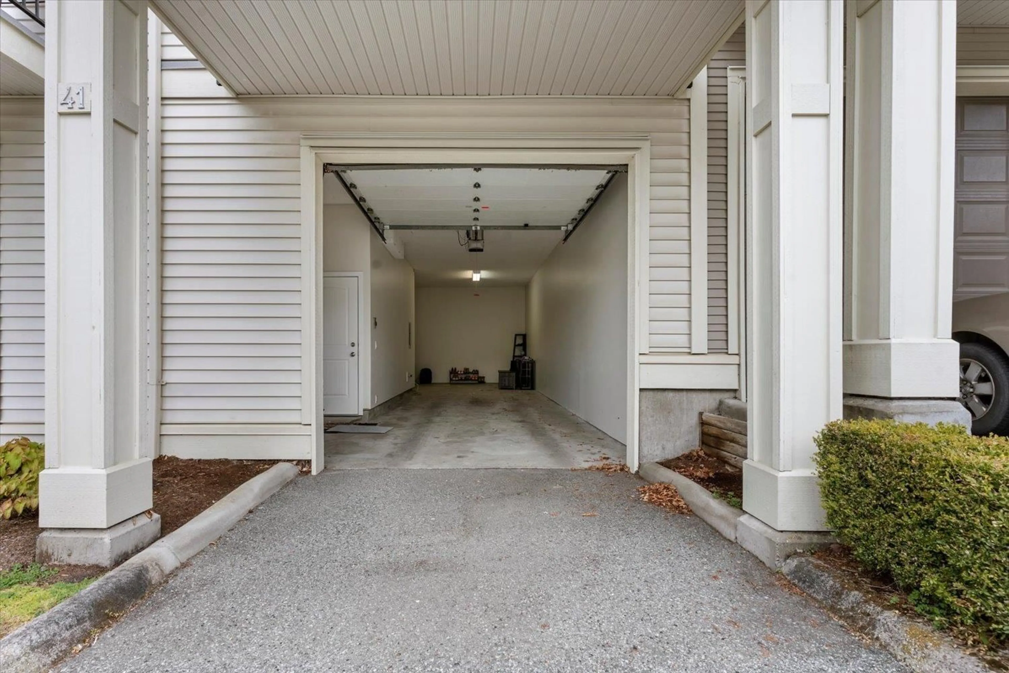 Indoor garage for 41 - 4401 BLAUSON BOULEVARD, Abbotsford British Columbia V3G0A4