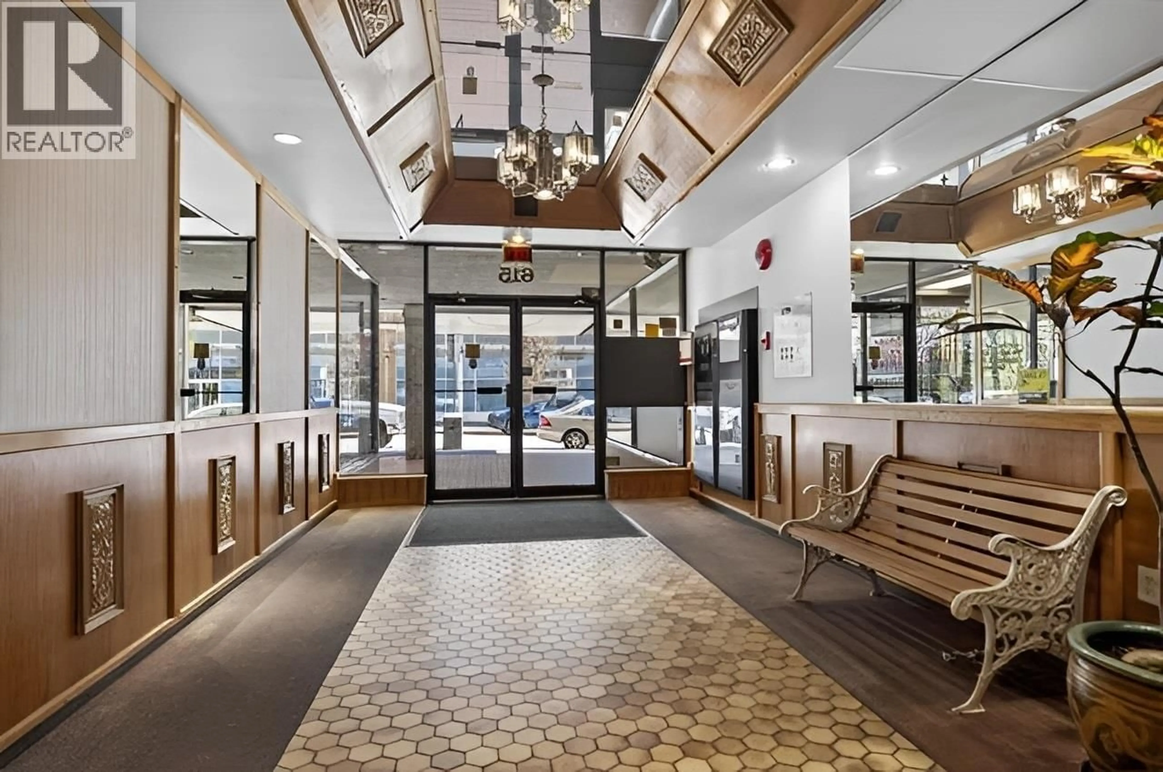 Indoor foyer for 1008 - 615 BELMONT STREET, New Westminster British Columbia V3M6A1