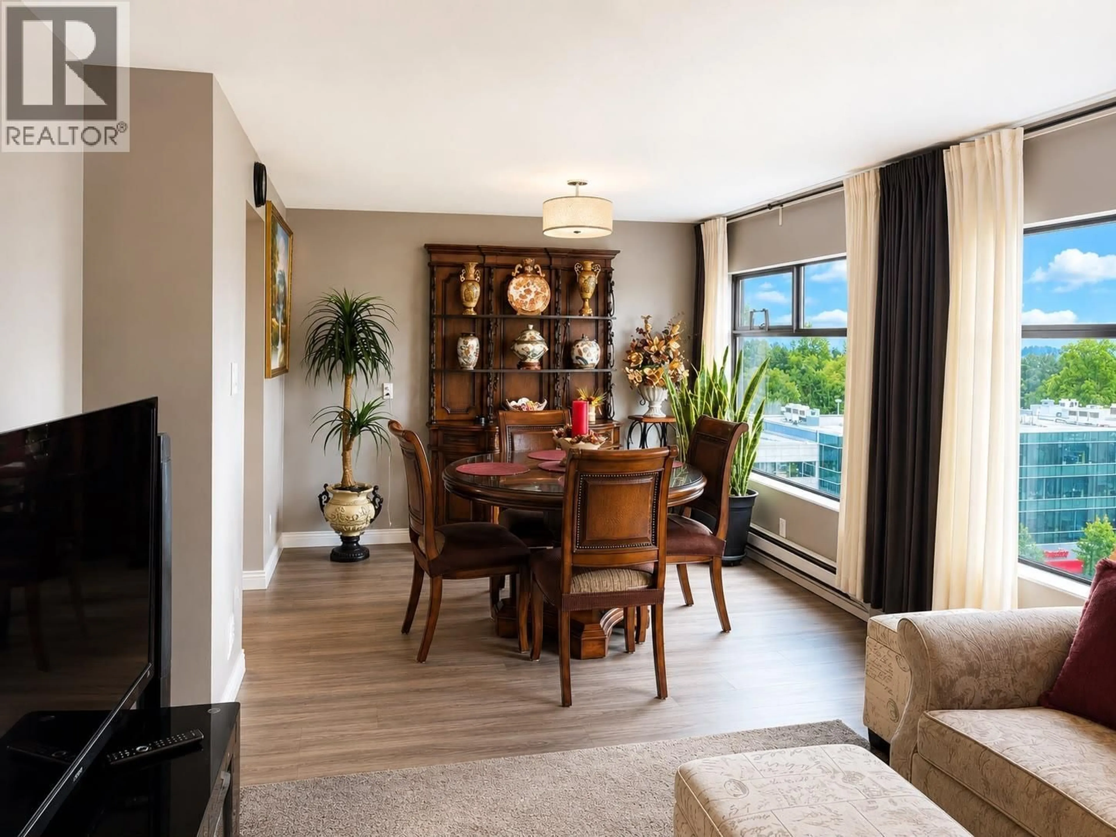 Living room with furniture, wood/laminate floor for 1008 - 615 BELMONT STREET, New Westminster British Columbia V3M6A1