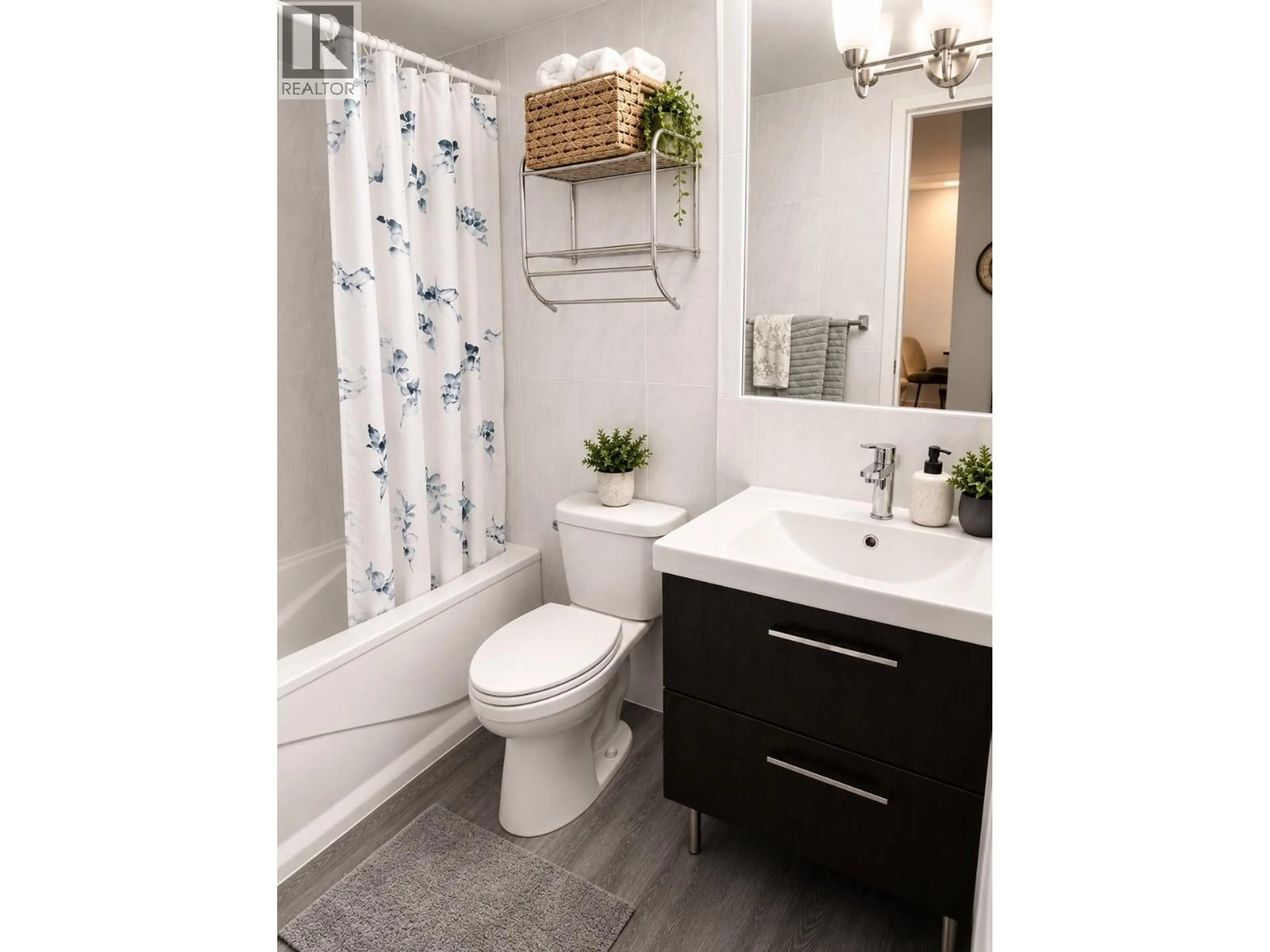 Contemporary bathroom, ceramic/tile floor for 905 - 2016 FULLERTON AVENUE, North Vancouver British Columbia V7P3E6