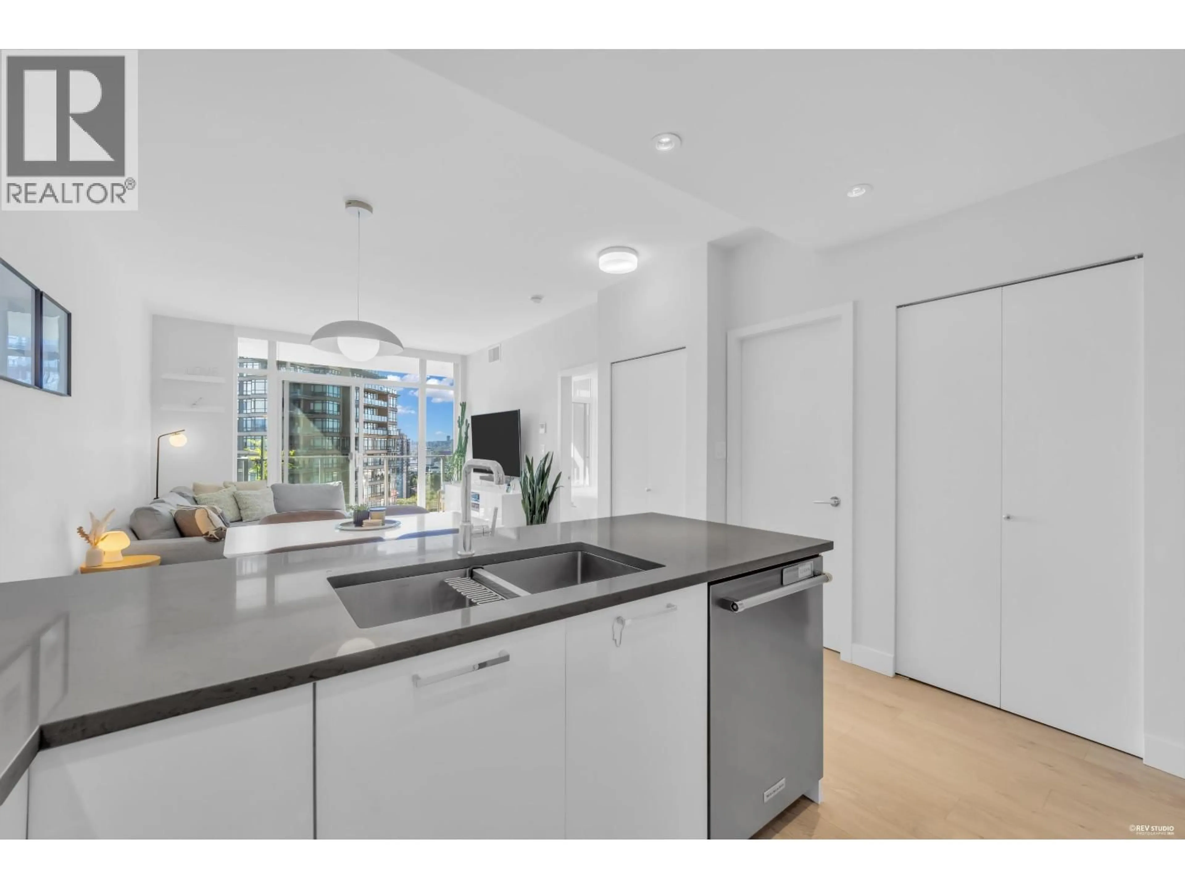 Standard kitchen, unknown for 1701 - 1788 GILMORE AVENUE, Burnaby British Columbia V5C0L5