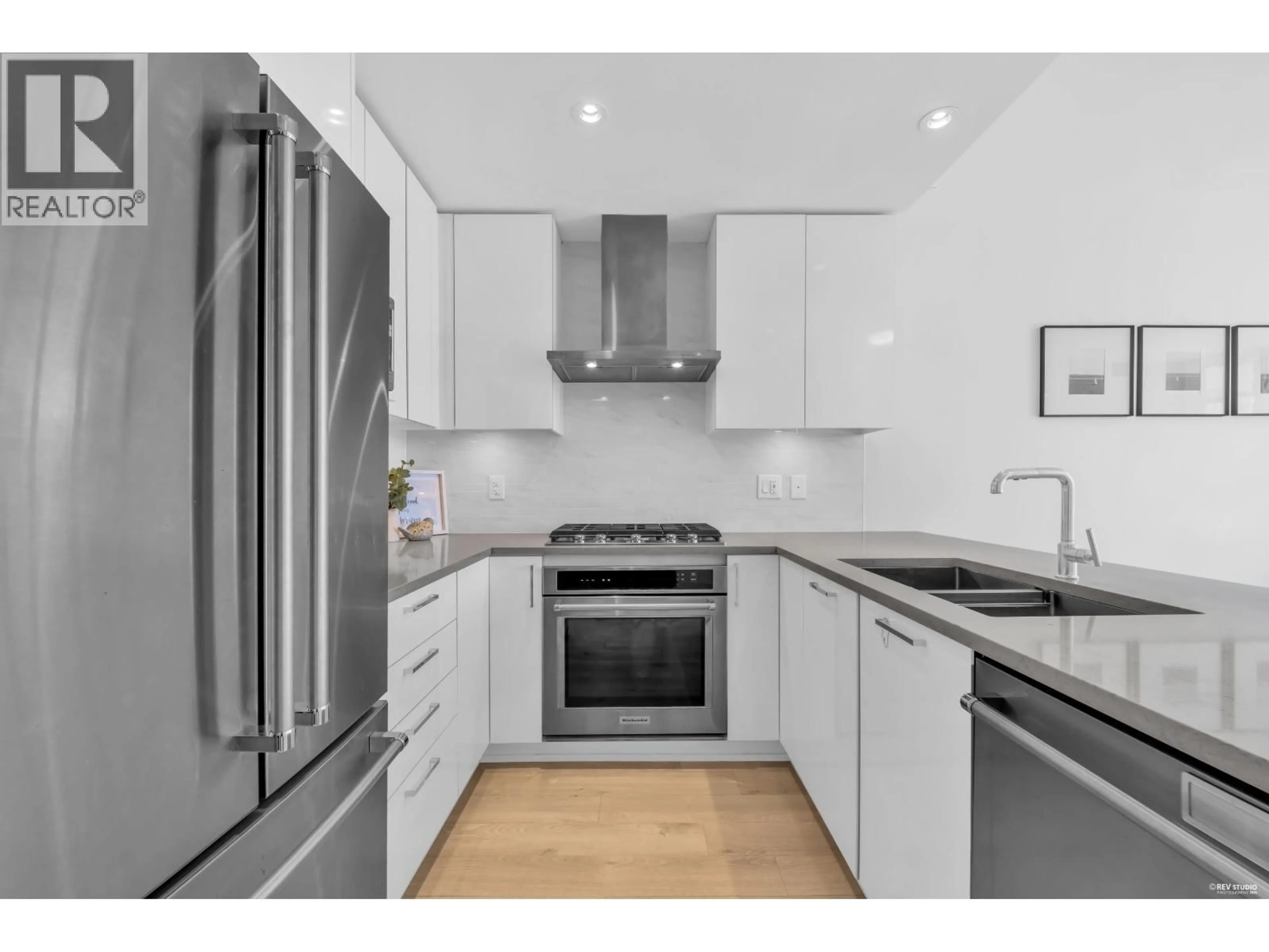 Standard kitchen, unknown for 1701 - 1788 GILMORE AVENUE, Burnaby British Columbia V5C0L5
