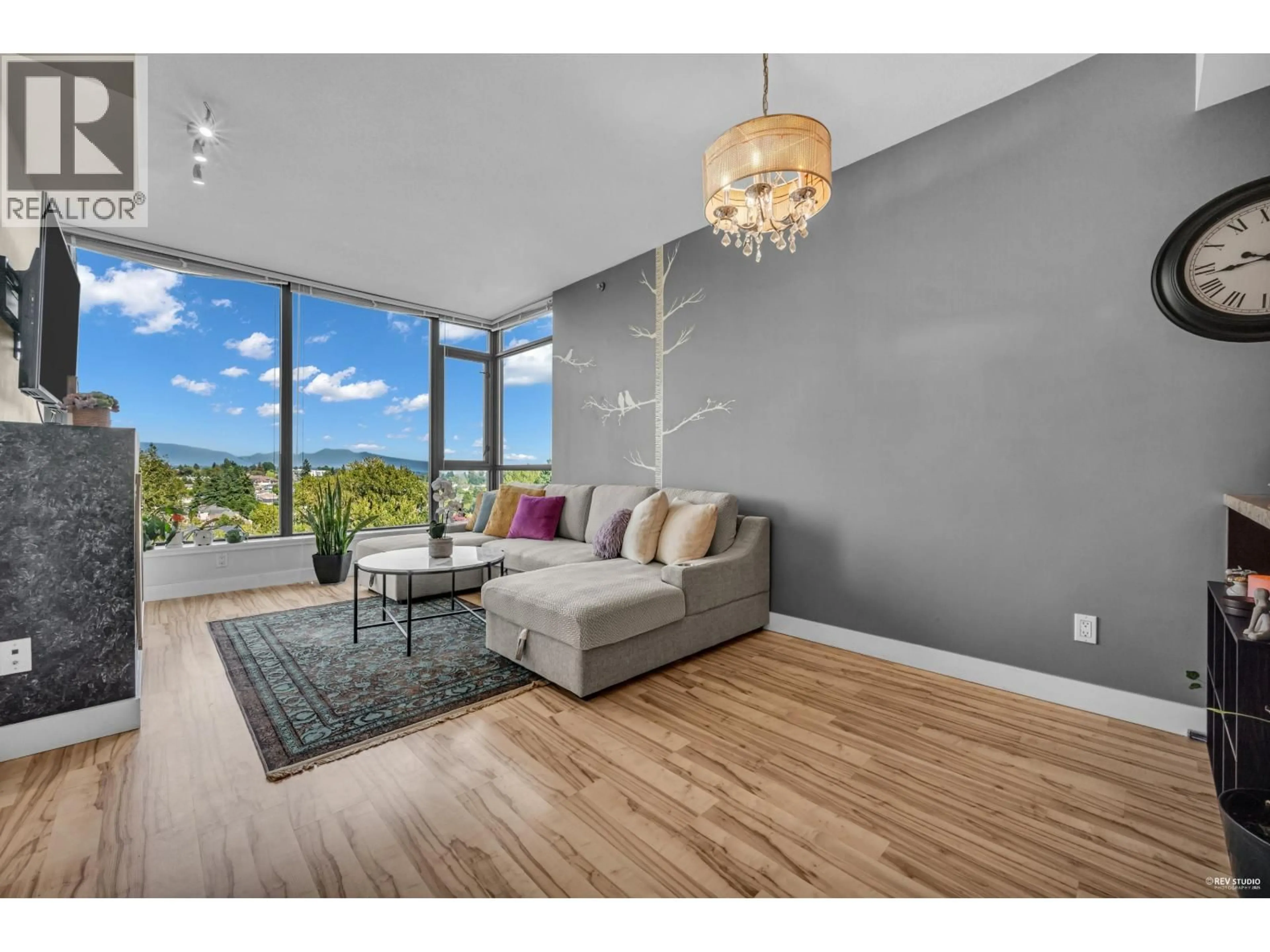 Living room with furniture, wood/laminate floor for 1606 - 7088 18TH AVENUE, Burnaby British Columbia V3N0A2