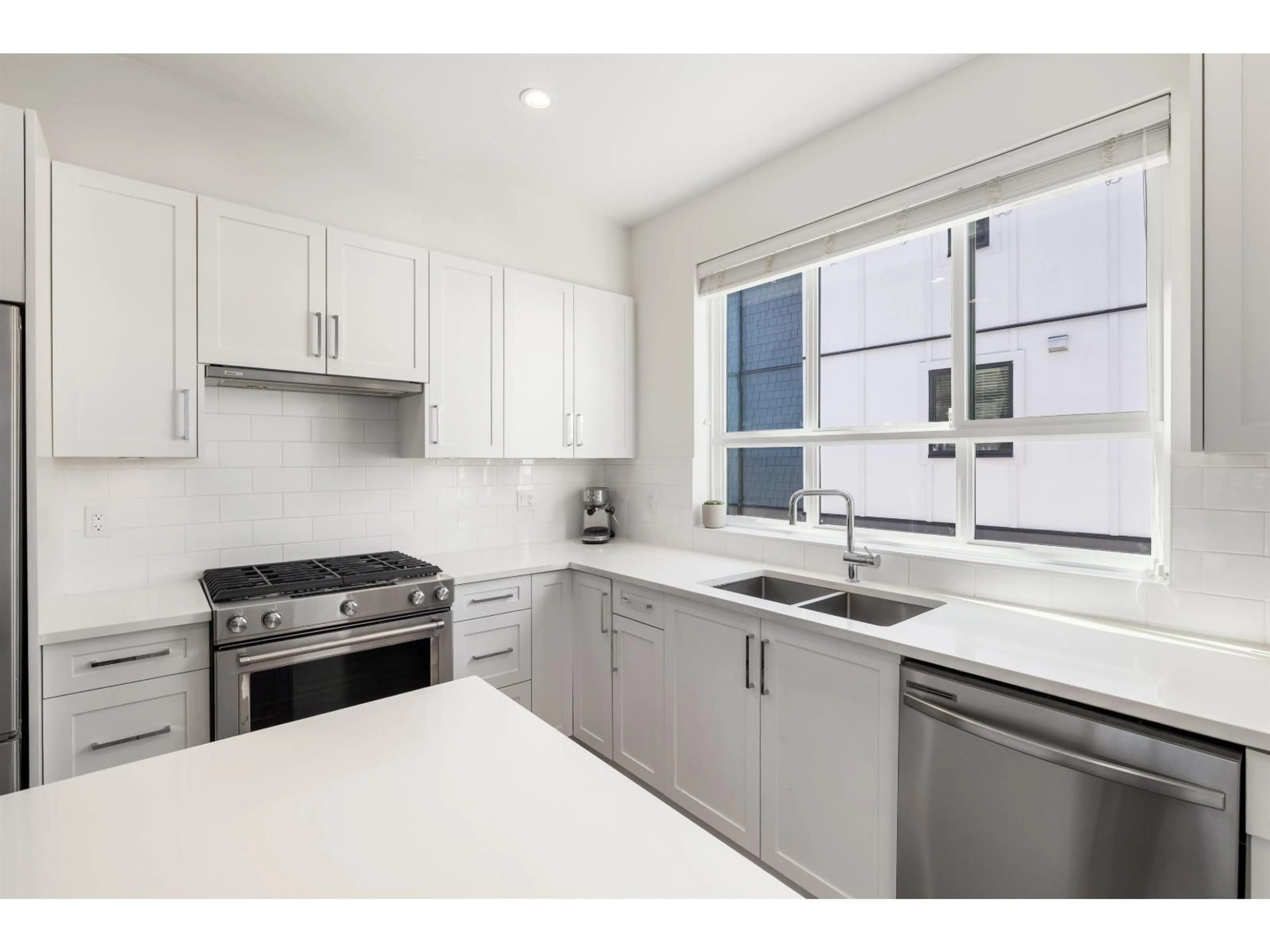 Standard kitchen, unknown for 22 - 16760 25 AVENUE, Surrey British Columbia V3Z0W4
