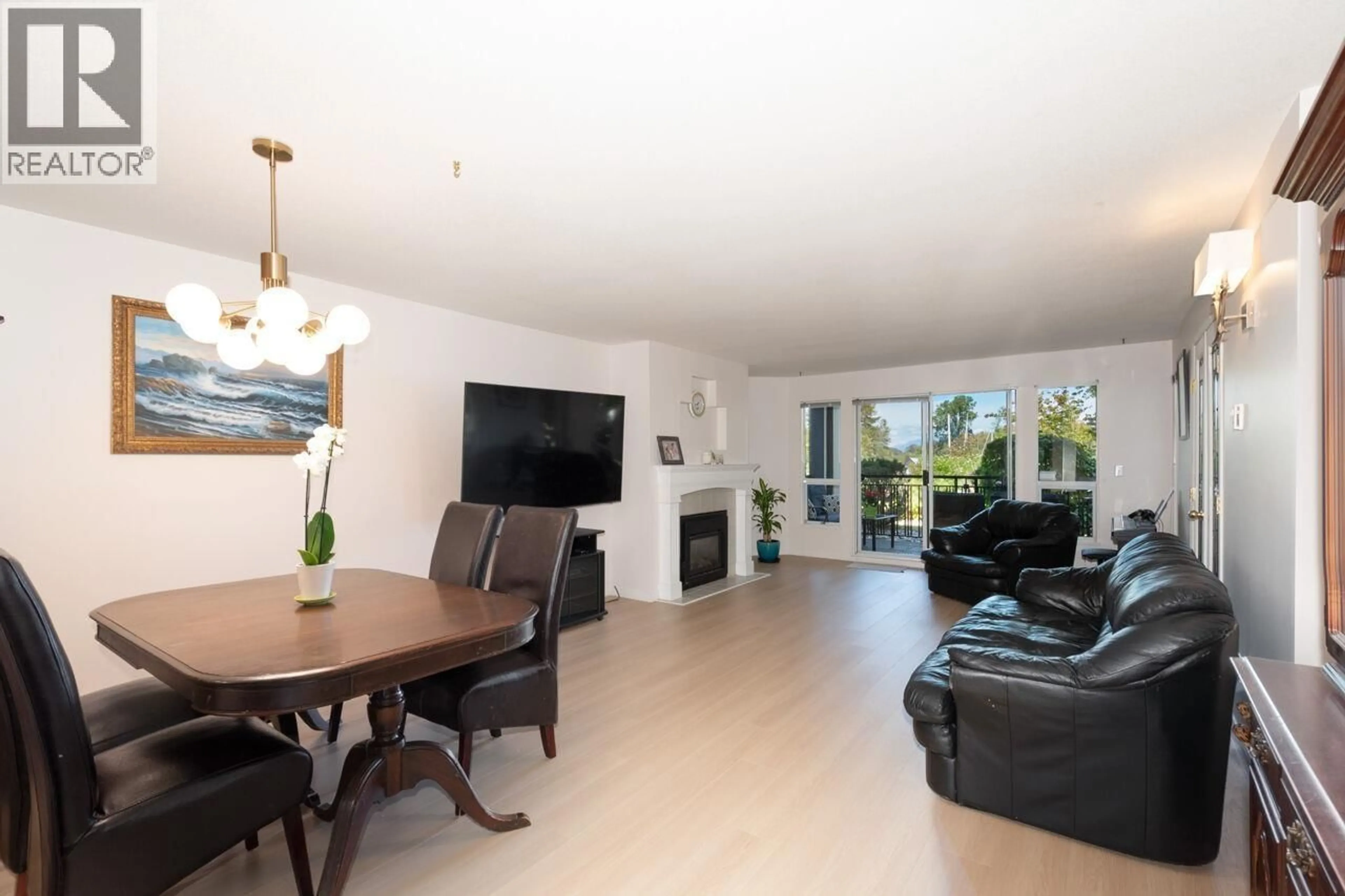 Living room with furniture, unknown for 112 - 4955 RIVER ROAD, Delta British Columbia V4K4V9