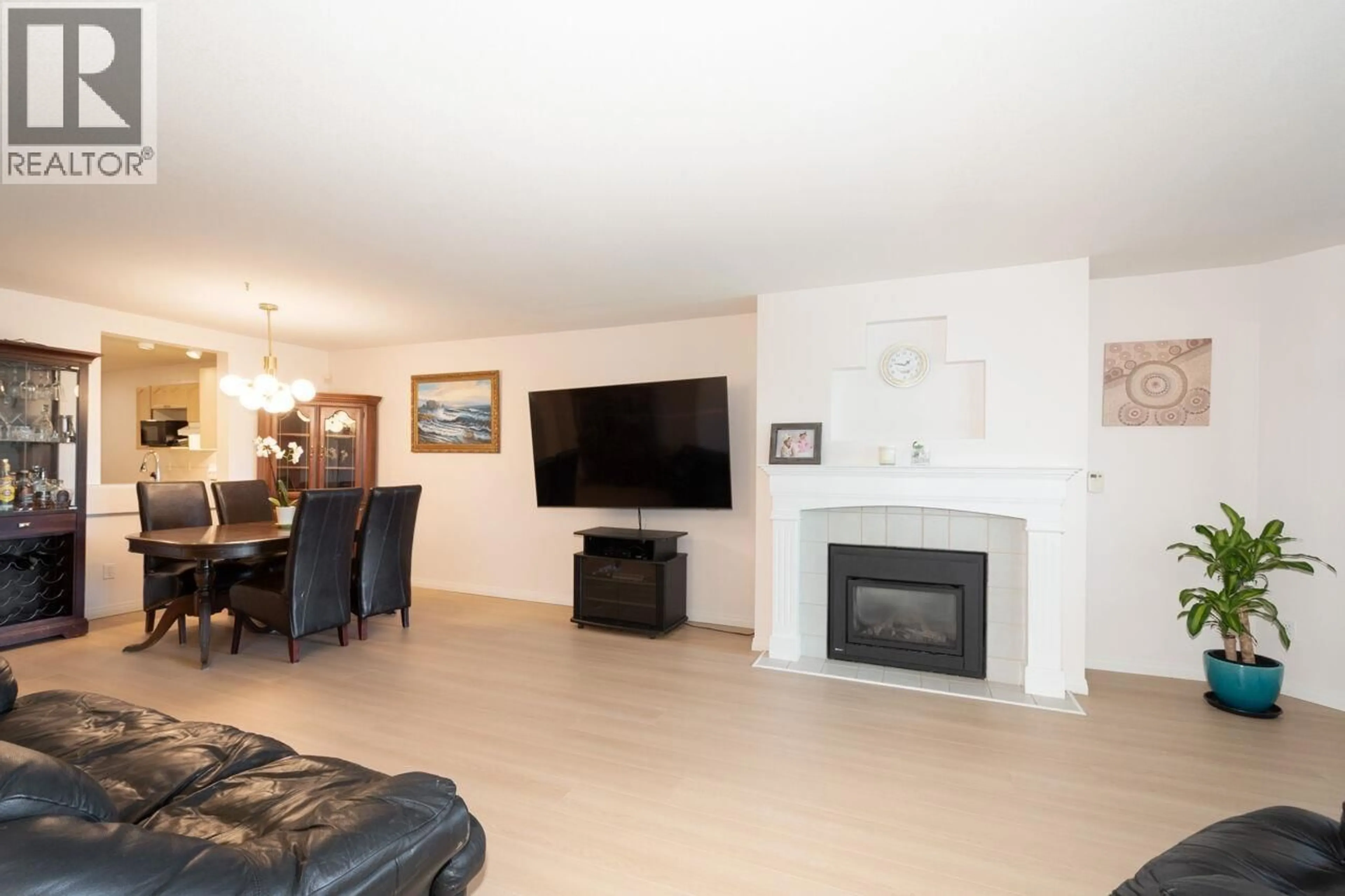 Living room with furniture, unknown for 112 - 4955 RIVER ROAD, Delta British Columbia V4K4V9