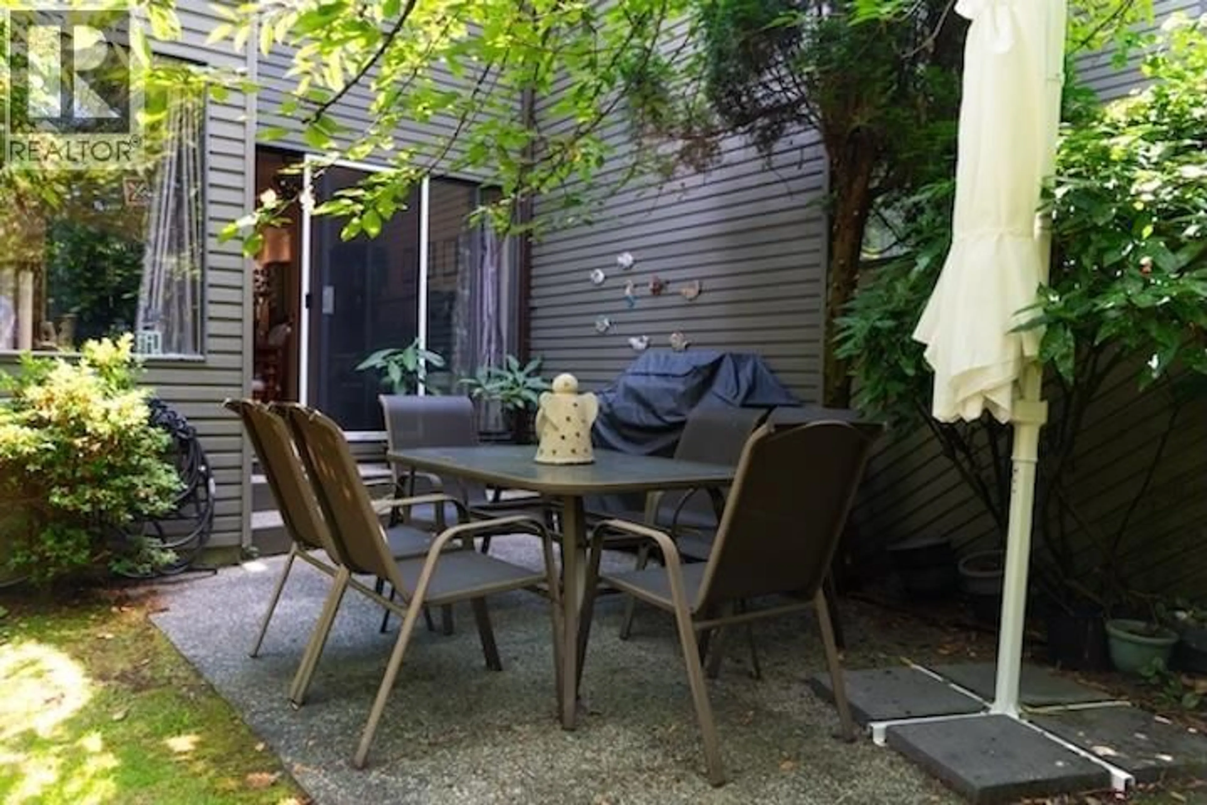 Patio, street for 1147 MONTROYAL BOULEVARD, North Vancouver British Columbia V7R2H8