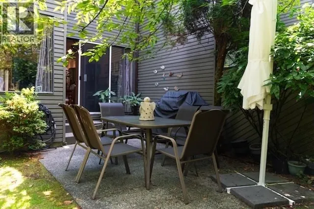 1147 MONTROYAL BOULEVARD, North Vancouver 4
